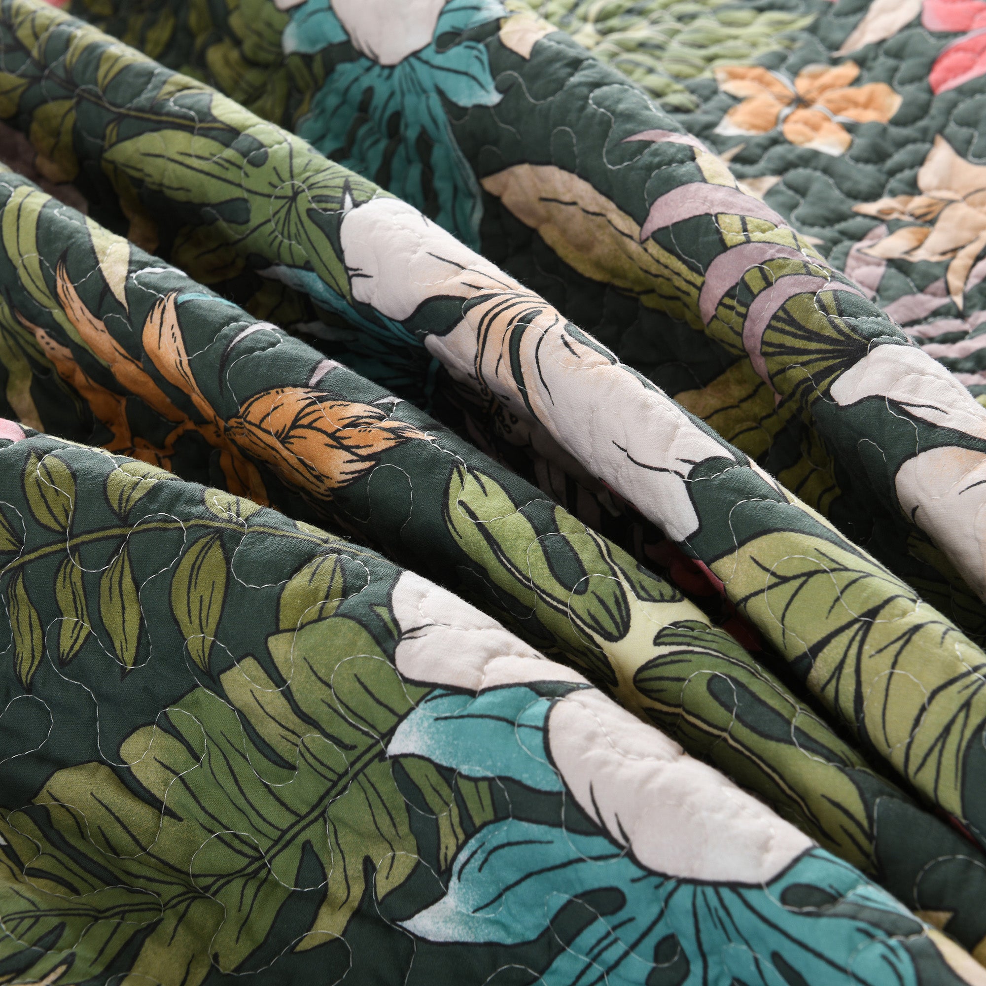 3 Piece Lightweight Polyester Tropical Leaf and Flower Quilt Bedspread Set BY223