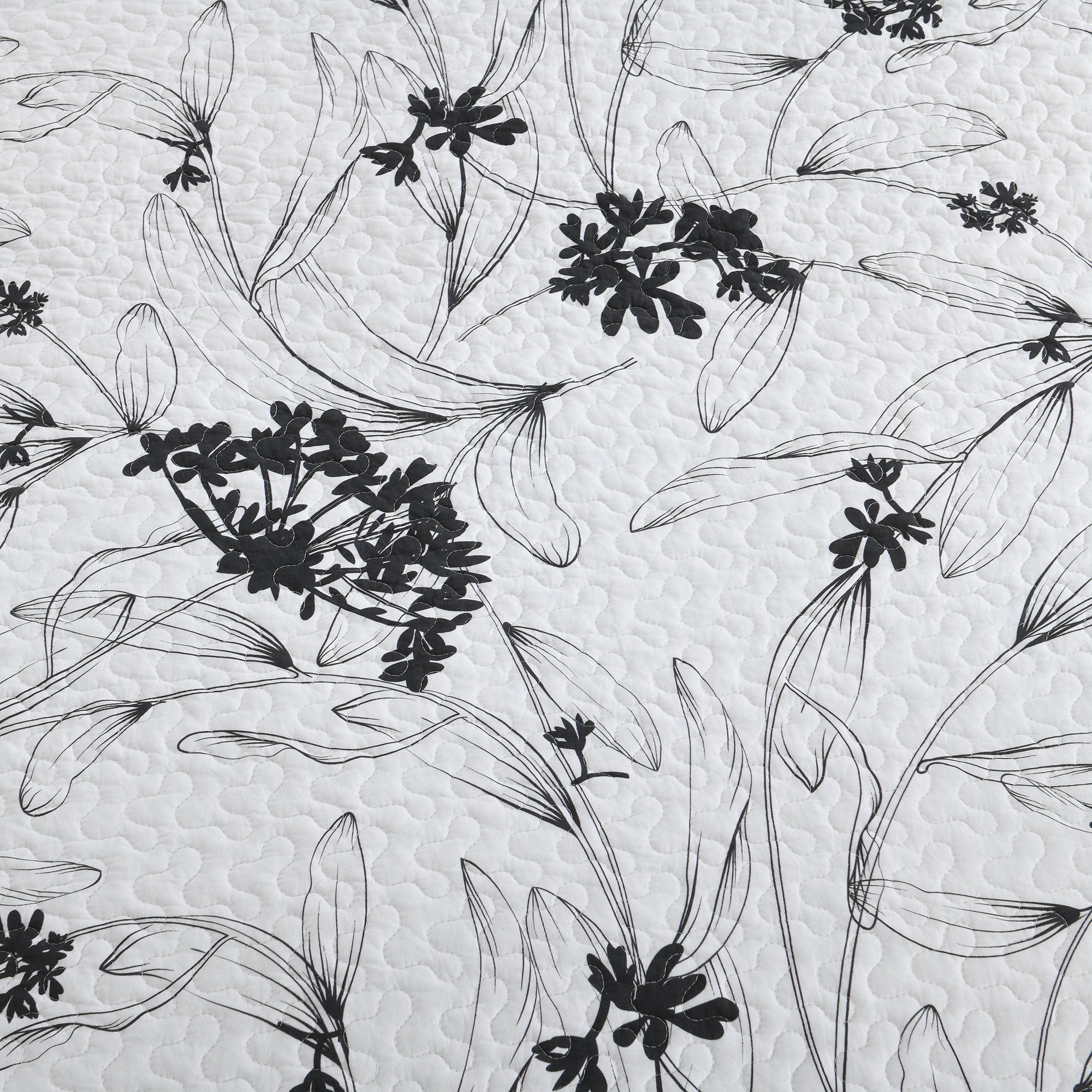 3-Piece Polyester Black and White Botanical Floral Quilt Bedspread Set BY222