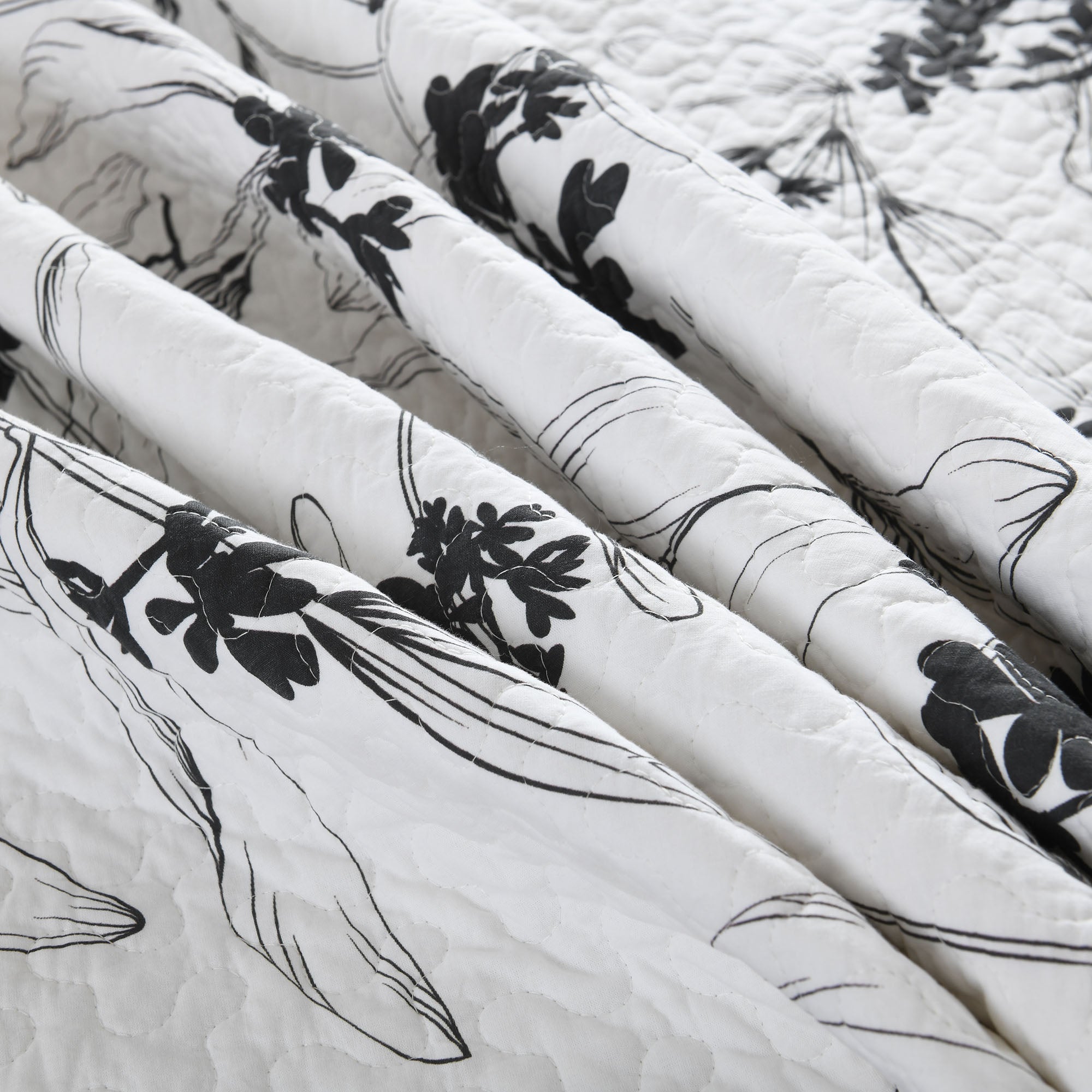 3 Piece Polyester Black and White Botanical Floral Quilt Bedspread Set BY222