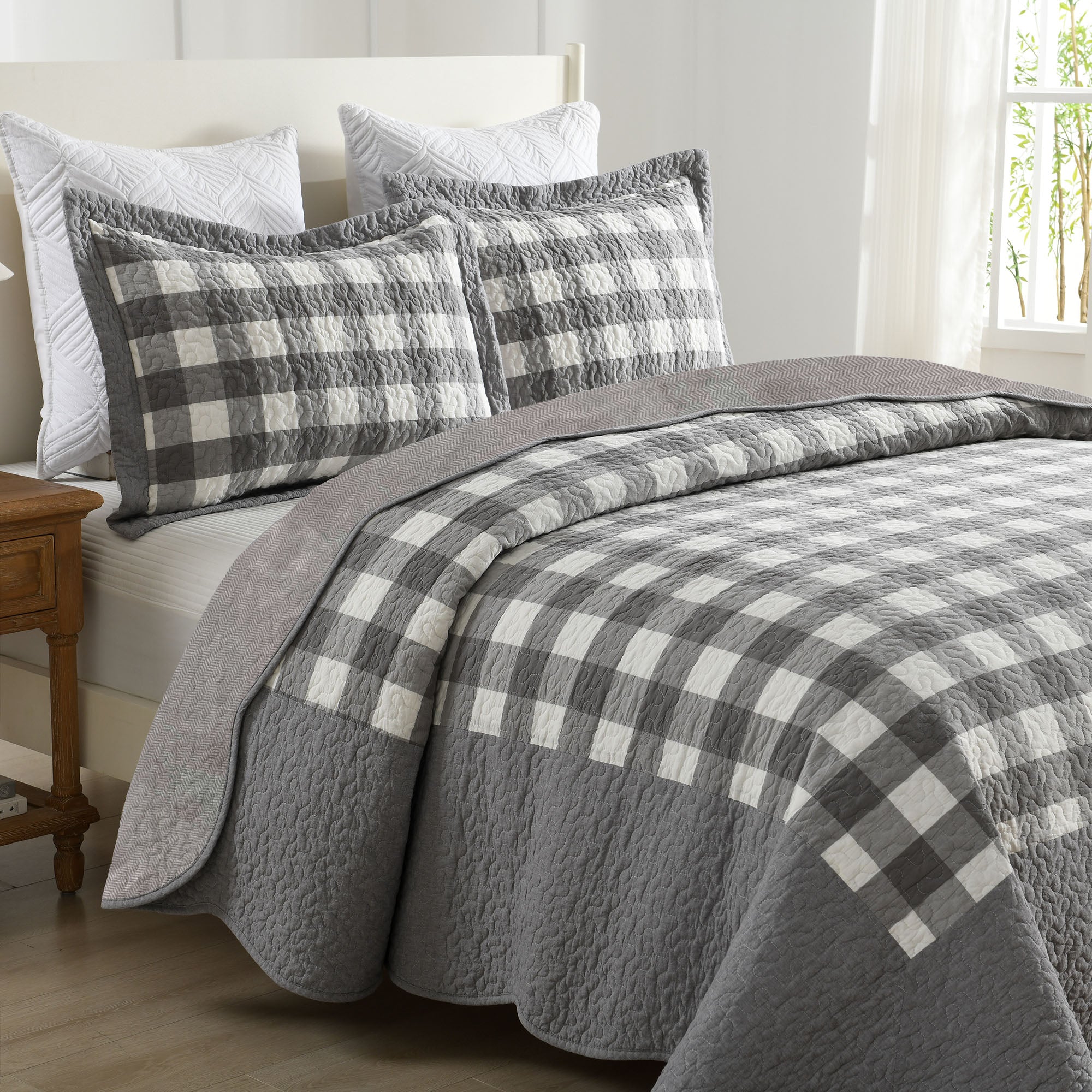 3 Piece Gray and White Checkered Quilt Set Bedspread BY213
