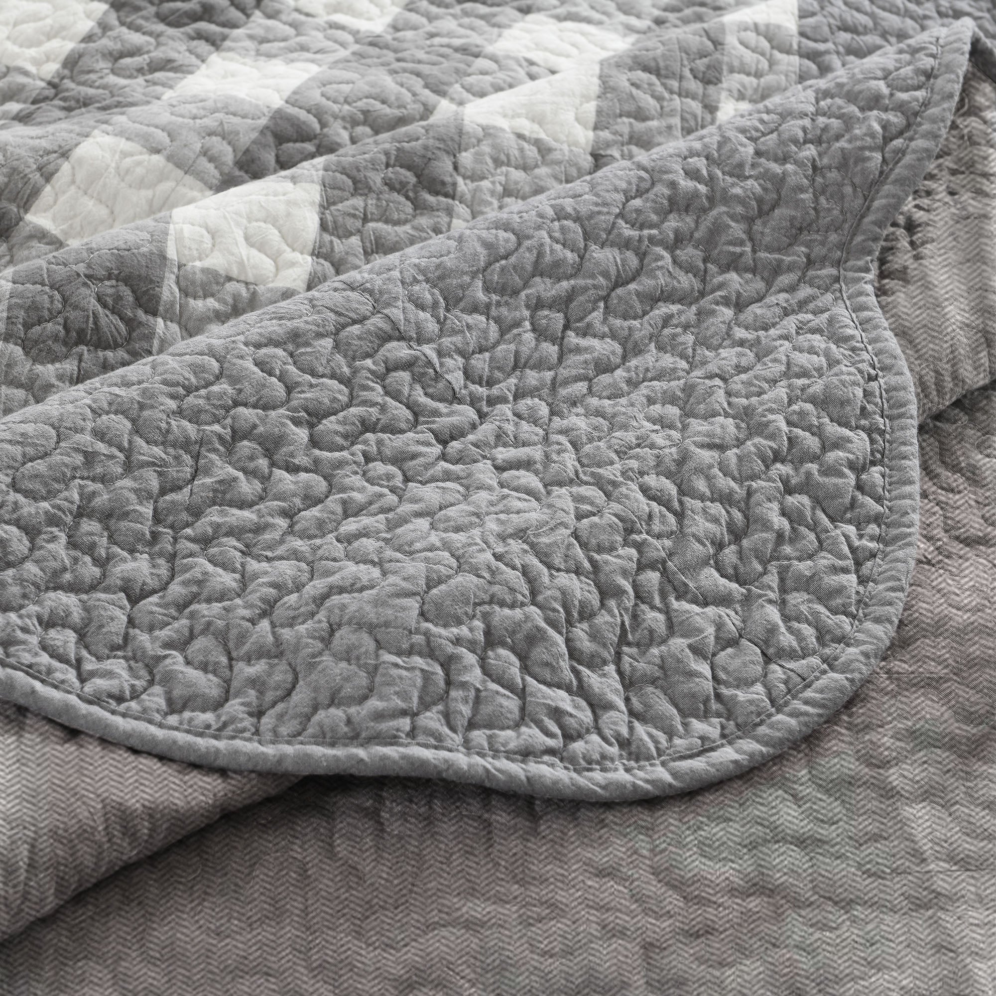 3 Piece Gray and White Checkered Quilt Set Bedspread BY213