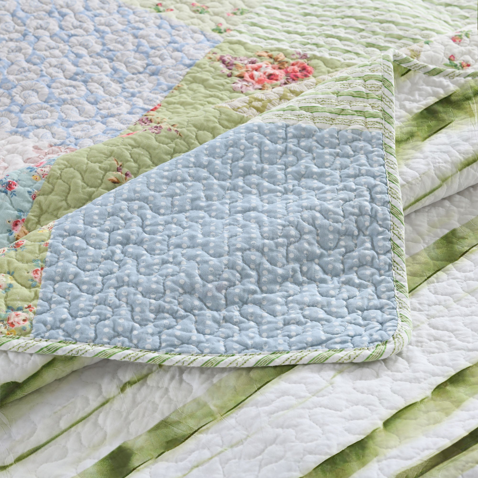 3 Piece Cottage Floral Patchwork Quilt Set - Country Style Quilted Bedspread BY225