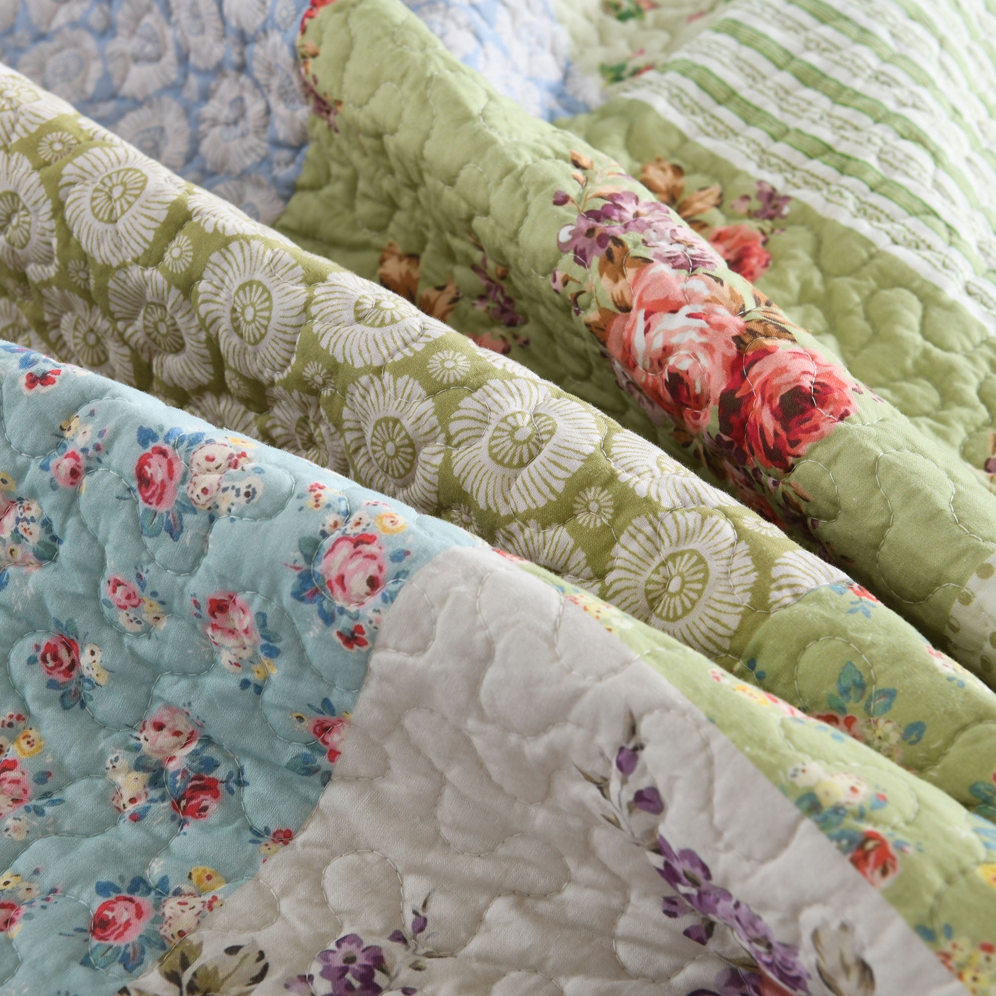 3 Piece Cottage Floral Patchwork Quilt Set - Country Style Quilted Bedspread BY225