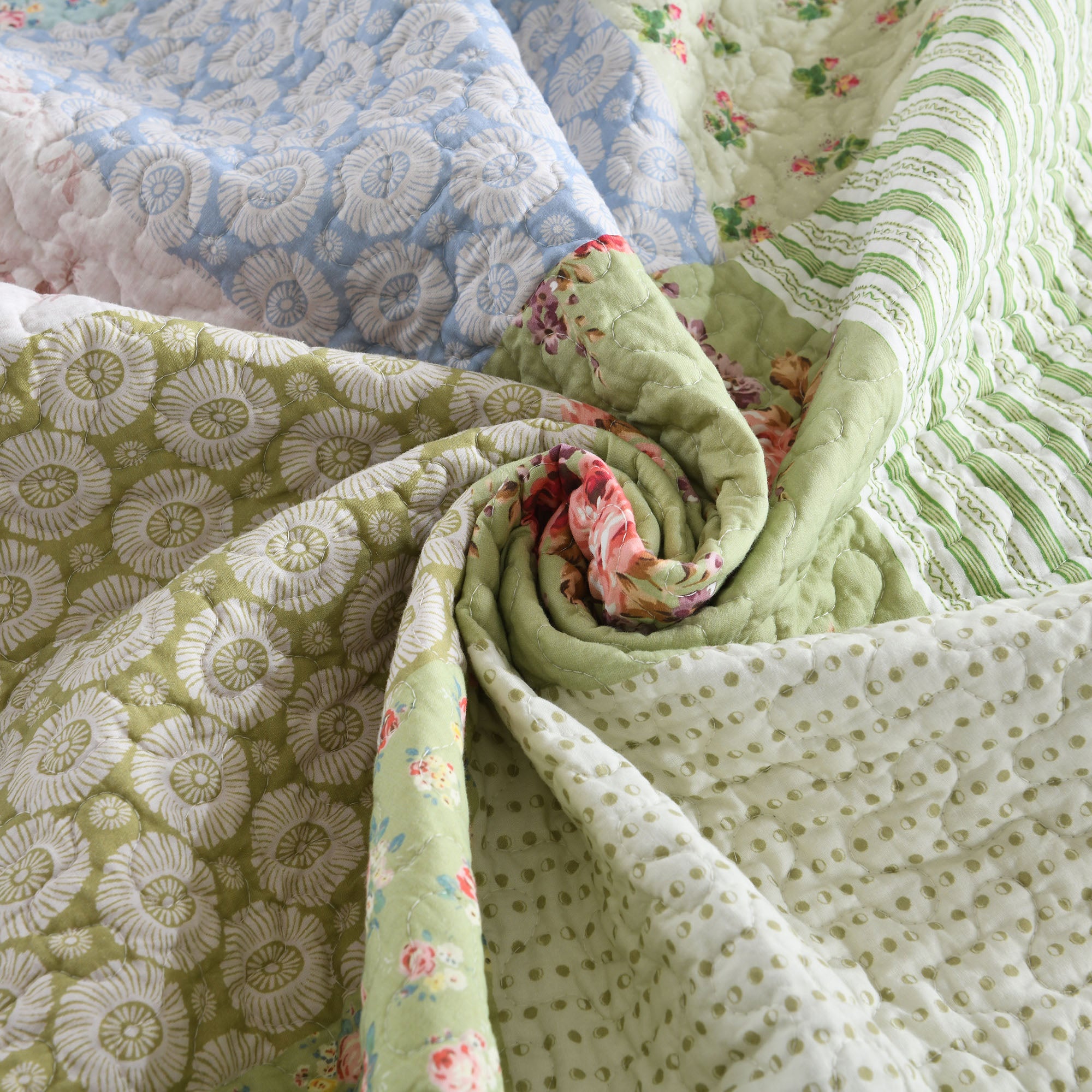 3 Piece Cottage Floral Patchwork Quilt Set - Country Style Quilted Bedspread BY225