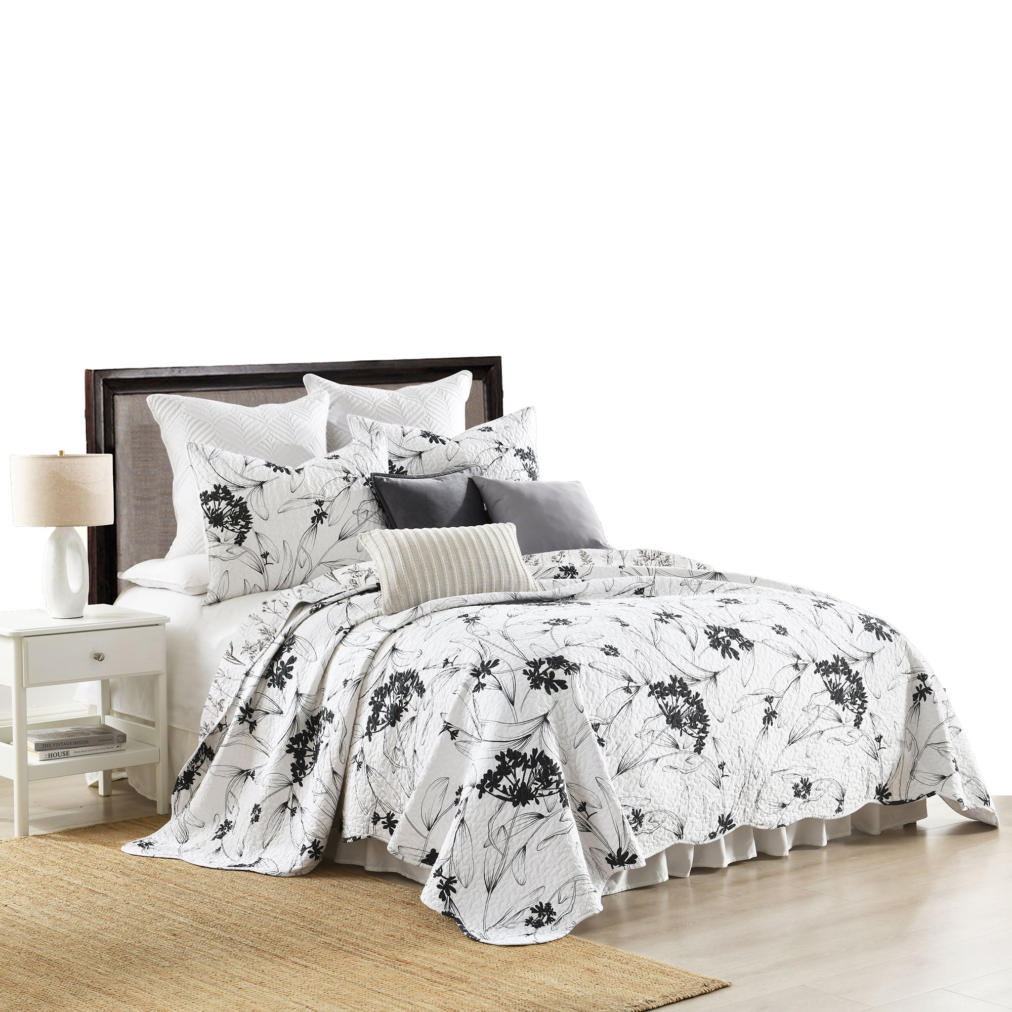 3-Piece Polyester Black and White Botanical Floral Quilt Bedspread Set BY222