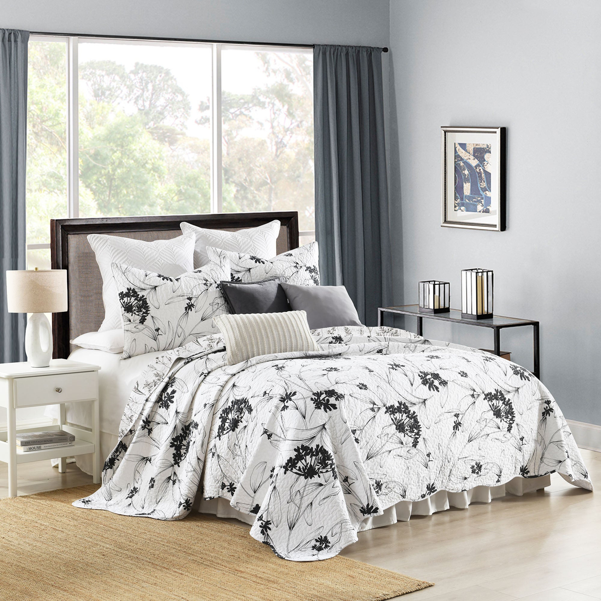 3 Piece Polyester Black and White Botanical Floral Quilt Bedspread Set BY222
