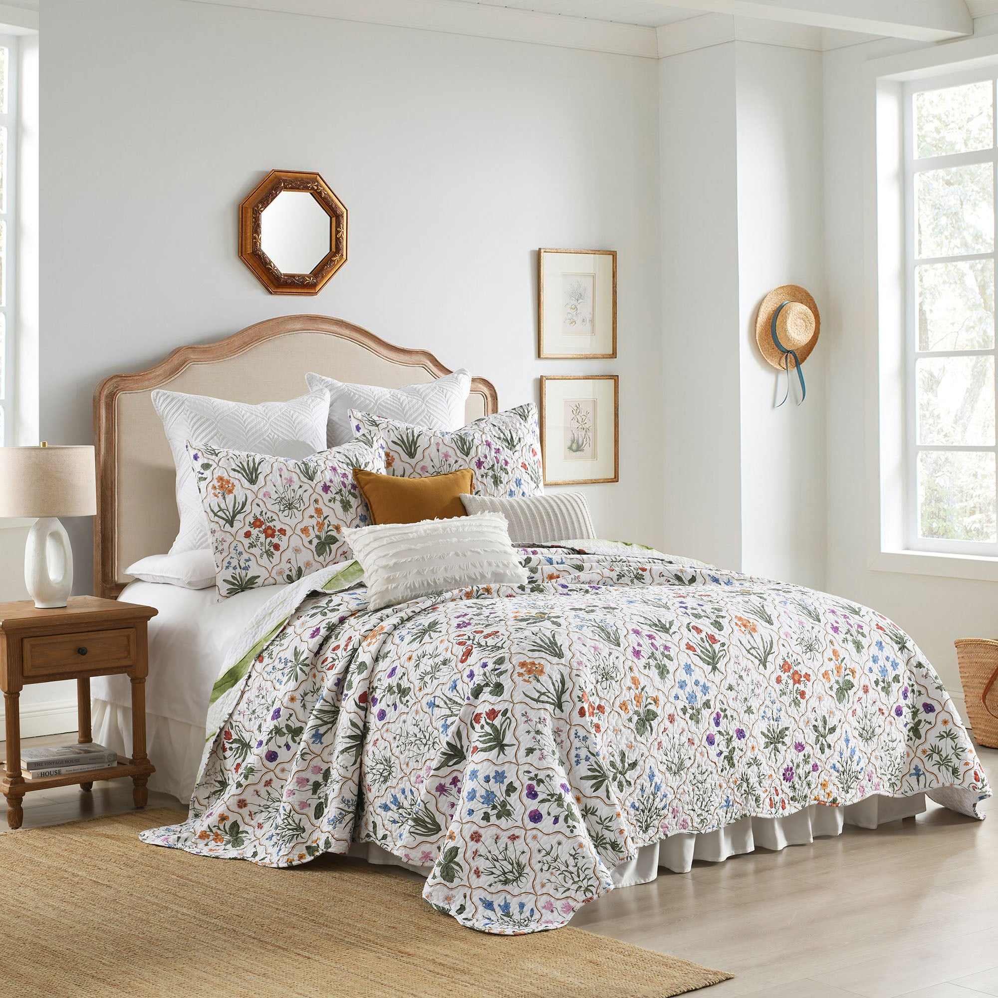 3 Piece Soft Polyester Floral Quilt Set - Botanical Print Quilted Bedspread