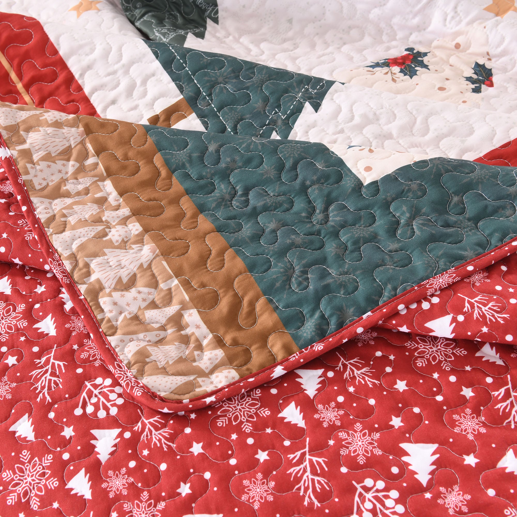 3 Piece Reversible Polyester Christmas Tree Quilt Set - Holiday Forest Bedspread BY219