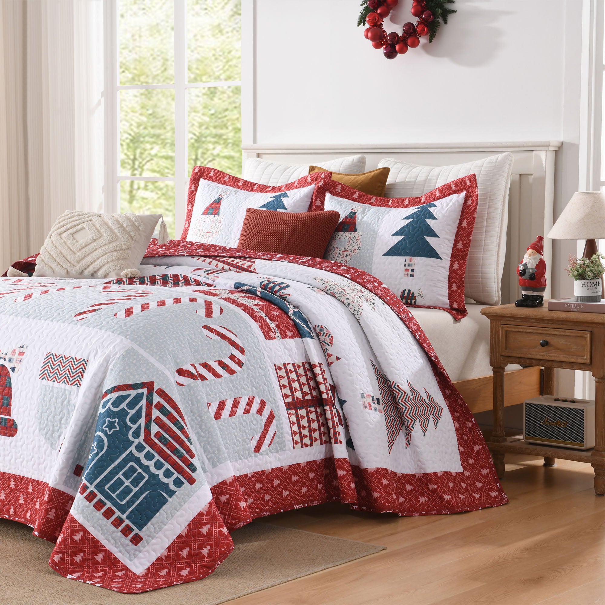 Soft Lightweight Polyester 3 Pcs Holiday Bedspread Set Christmas Quilt with Festive Motifs BY214