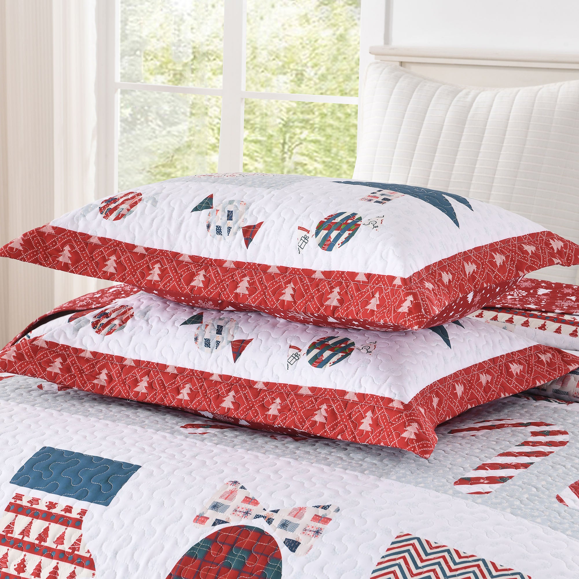 3 Piece Soft Polyester Reversible Christmas Holiday Quilt Bedspread Set BY214