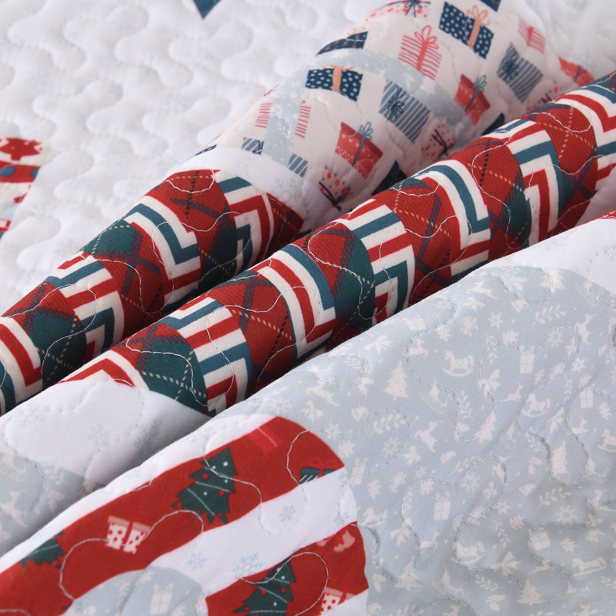 3 Piece Soft Polyester Reversible Christmas Holiday Quilt Bedspread Set BY214