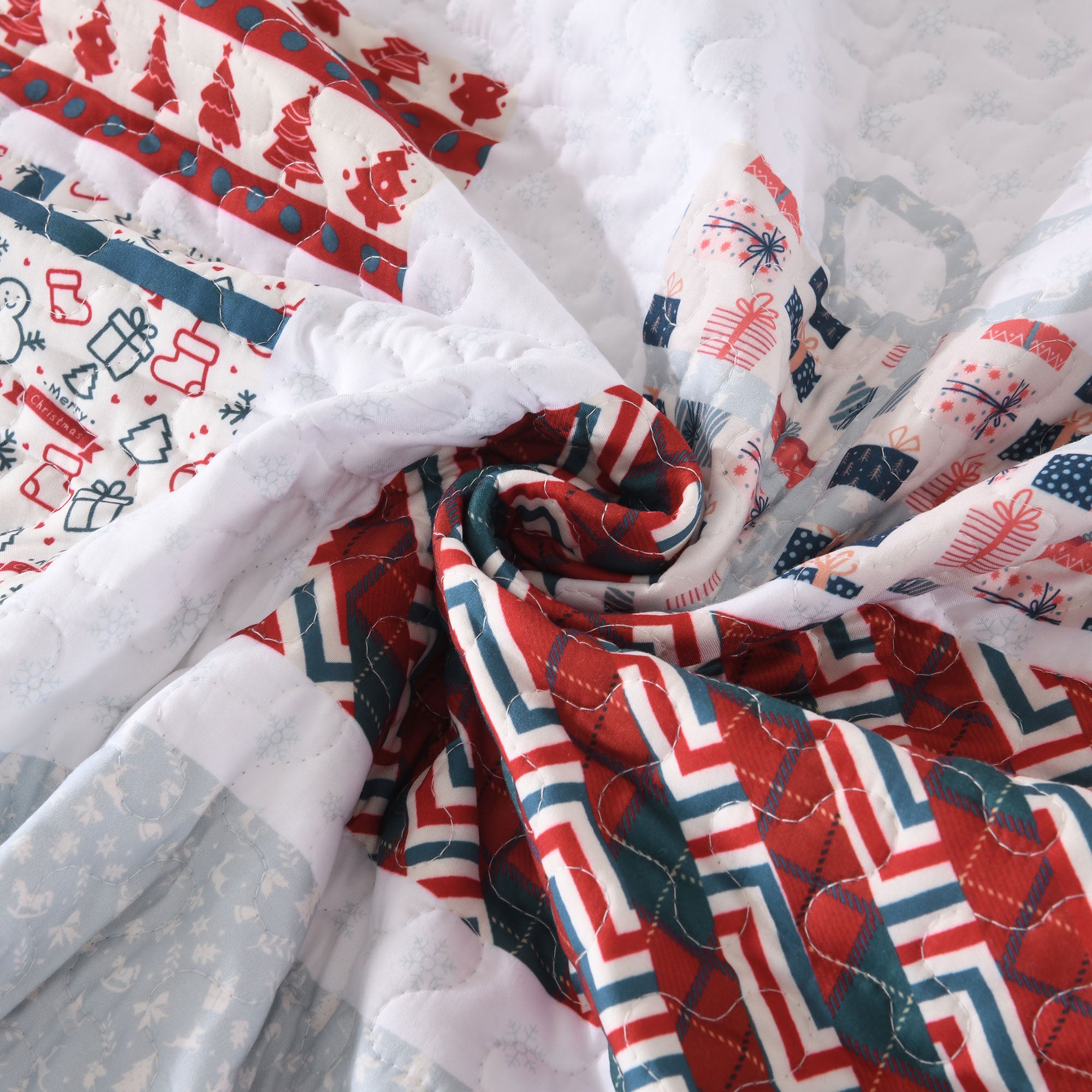 Soft Lightweight Polyester 3 Pcs Holiday Bedspread Set Christmas Quilt with Festive Motifs BY214