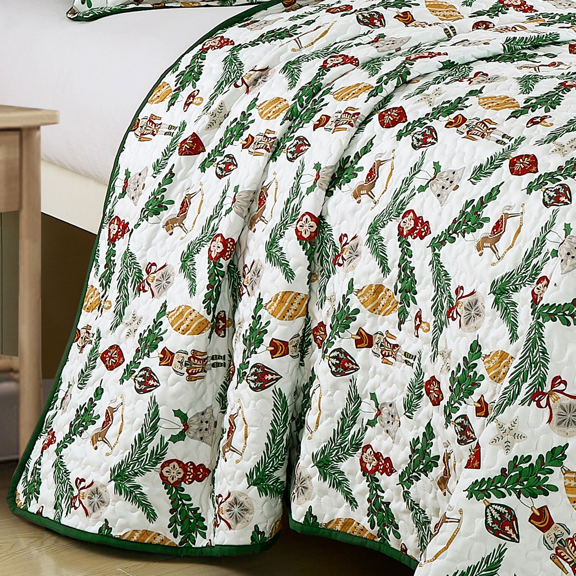3-Piece Holiday Cheer Christmas Bedspread Set– Reversible Quilt with Ornaments & Evergreen Print JB601
