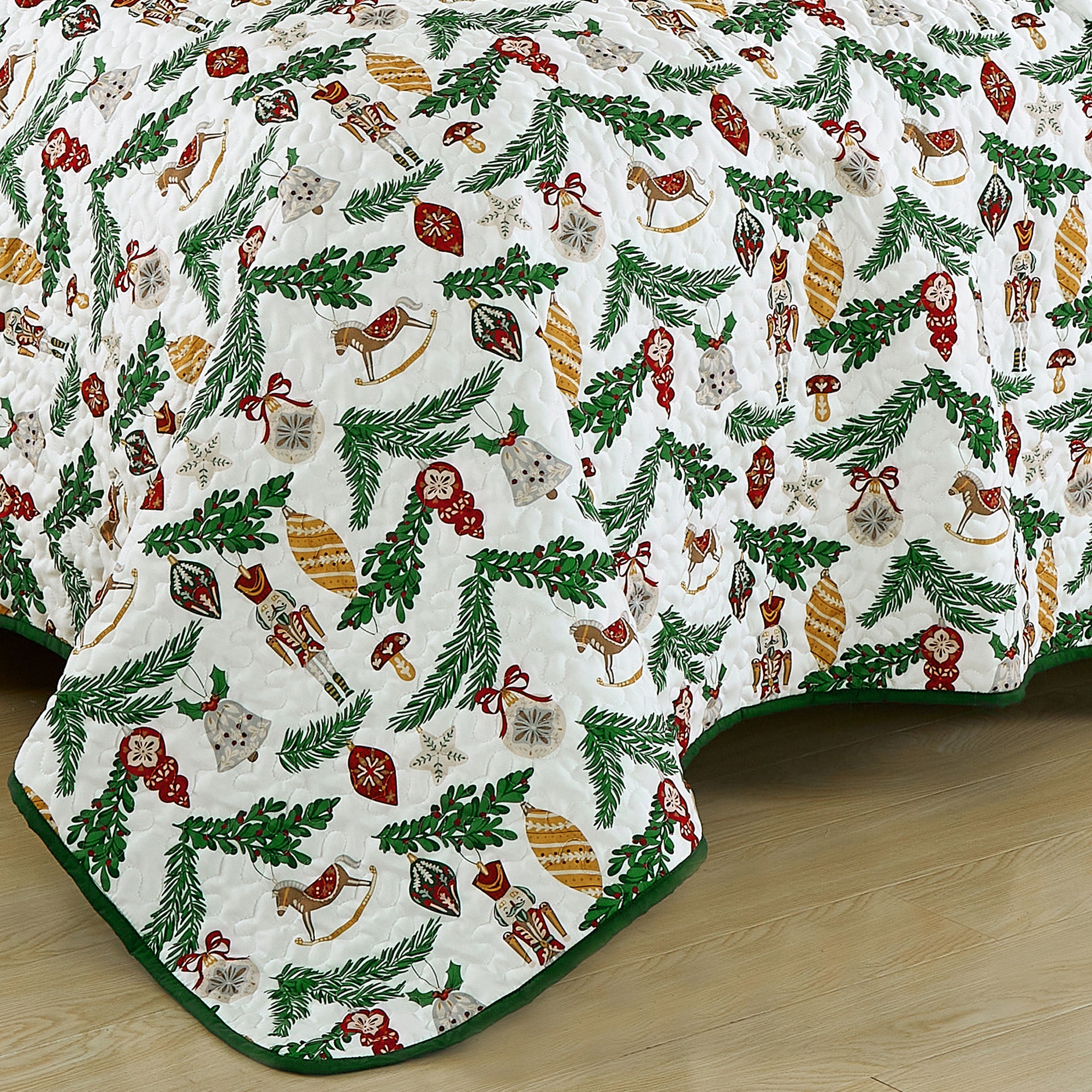 3-Piece Holiday Cheer Christmas Bedspread Set– Reversible Quilt with Ornaments & Evergreen Print JB601