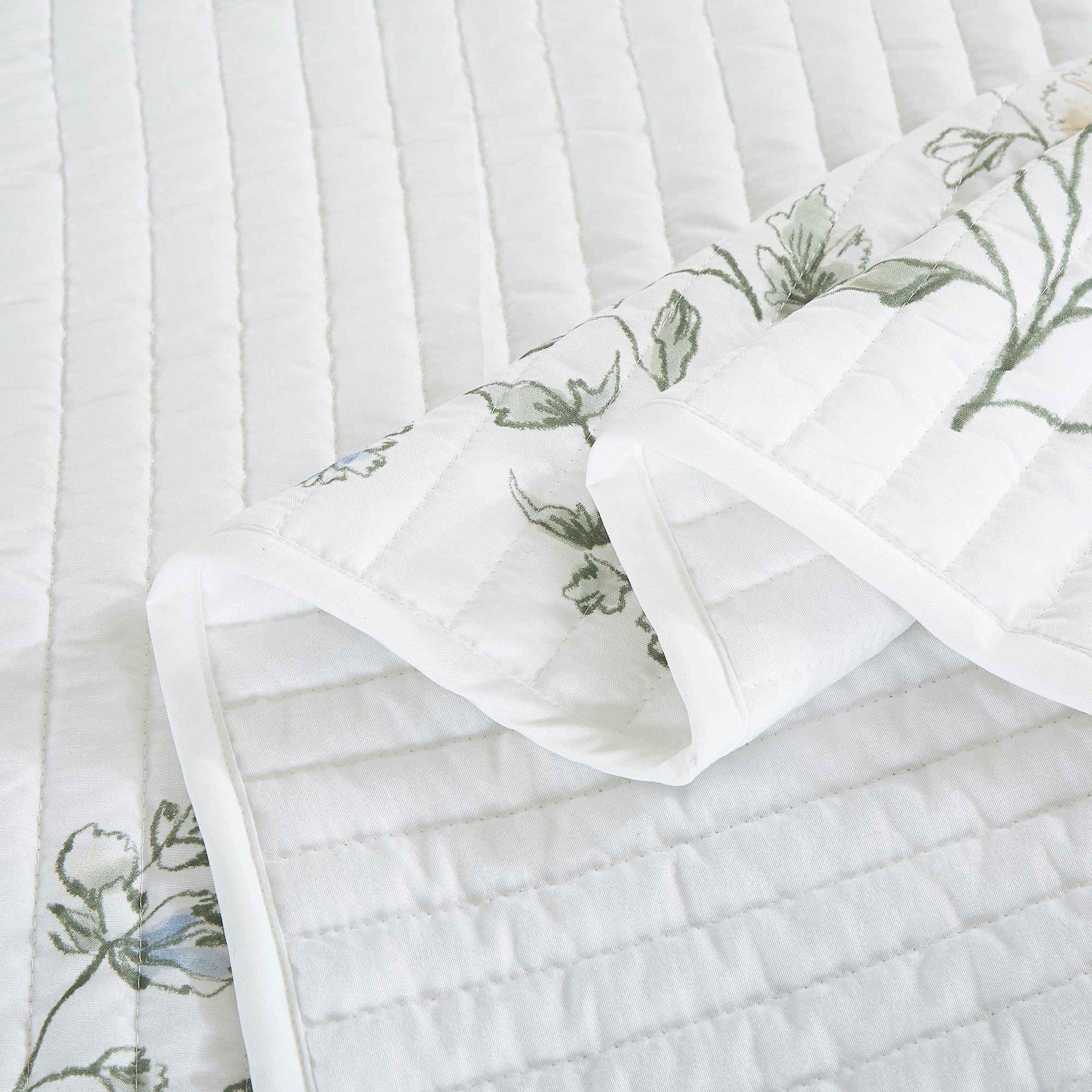 3 Piece Lightweight Quilt Bedspread Set Reversible Floral Botanical