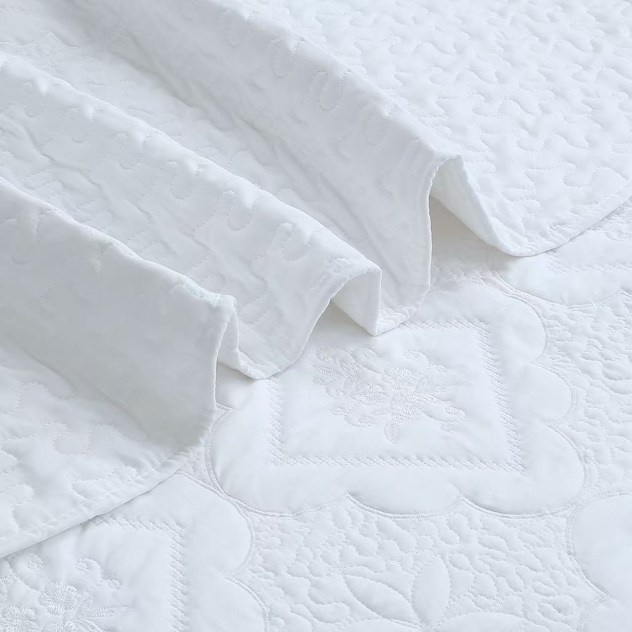 3 Piece Floral Embroidered Quilted Bedspread Set