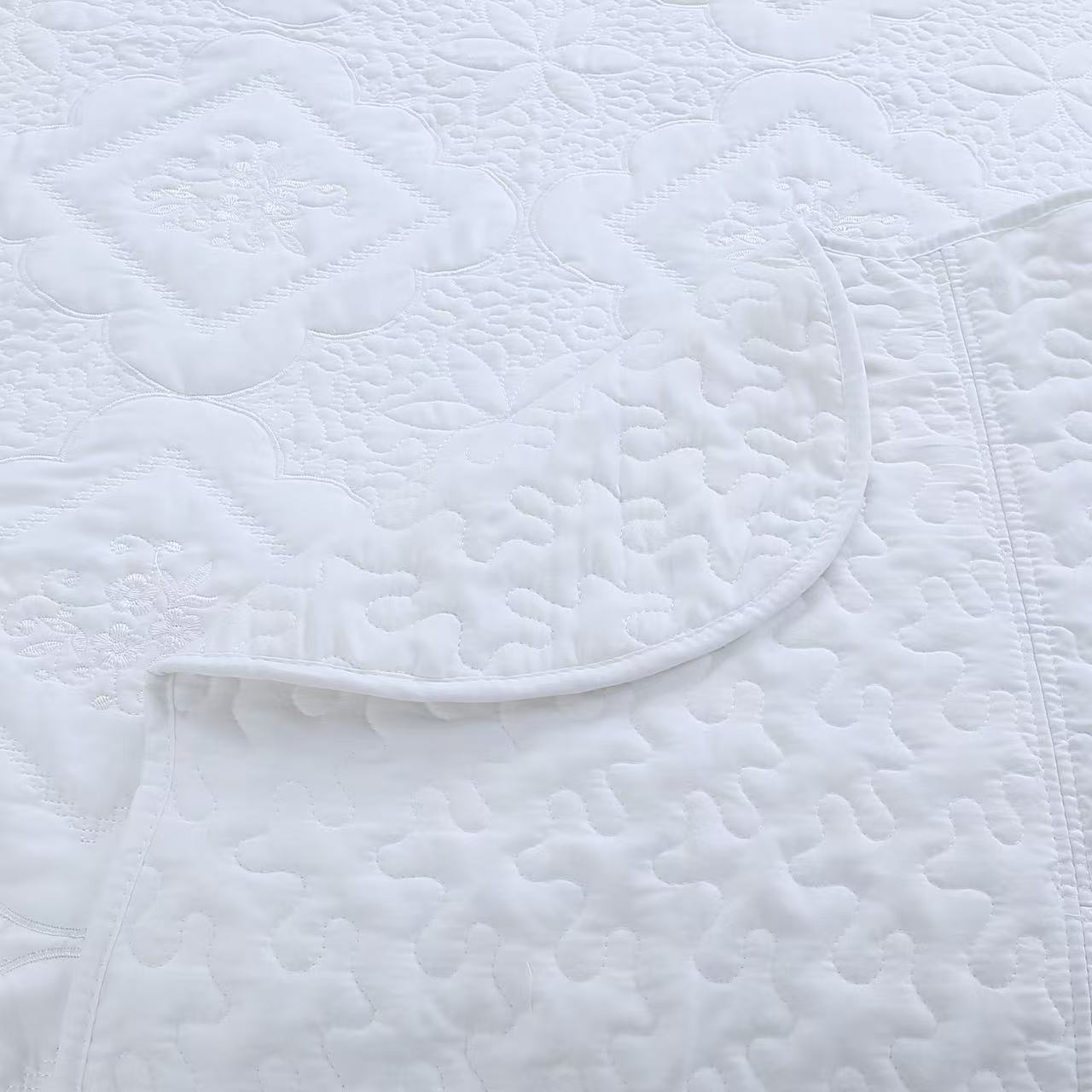 3 Piece Floral Embroidered Quilted Bedspread Set