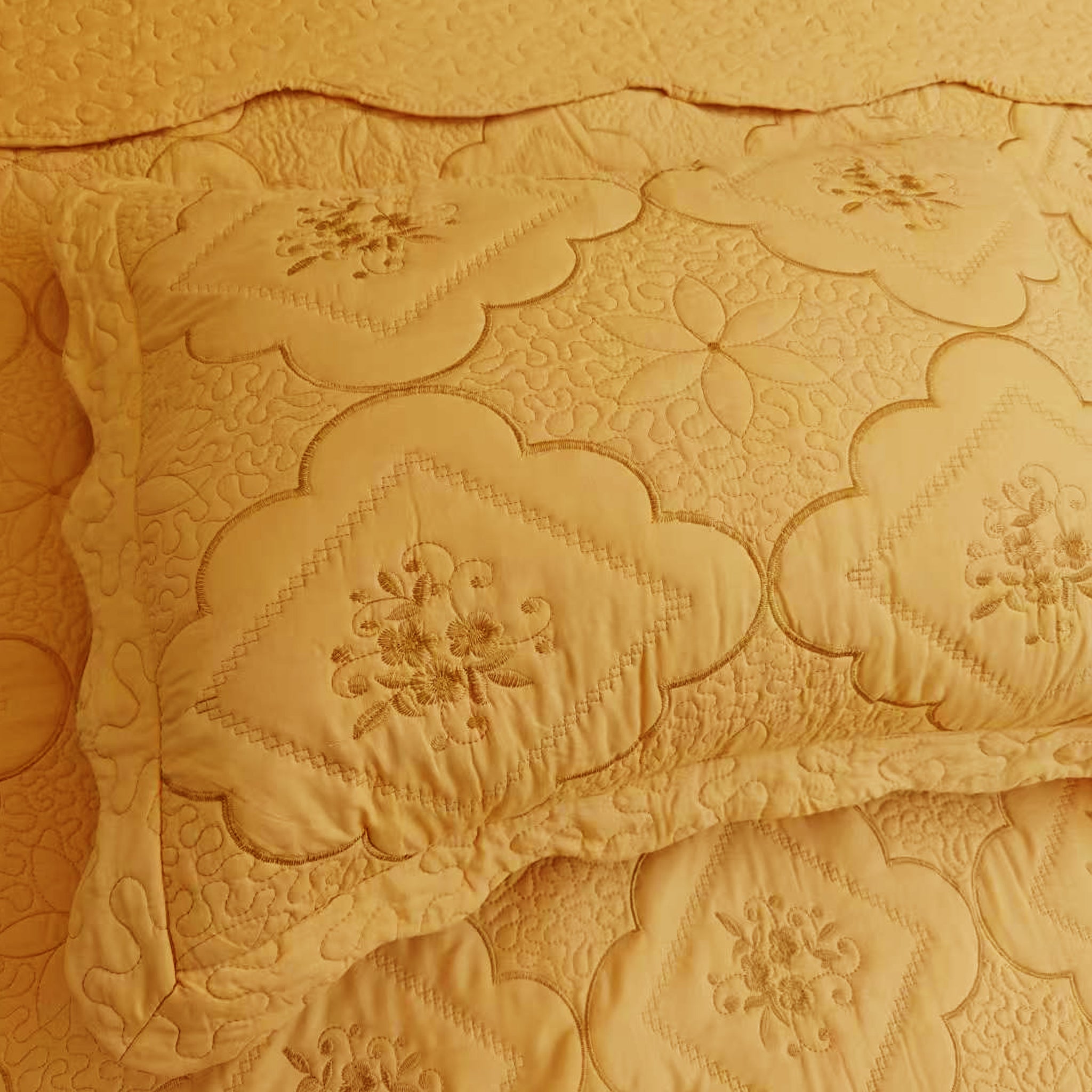 3 Piece Floral Embroidered Quilted Bedspread-Beautiful Stitching- Lightweight Bedspread Set Queen/King Size