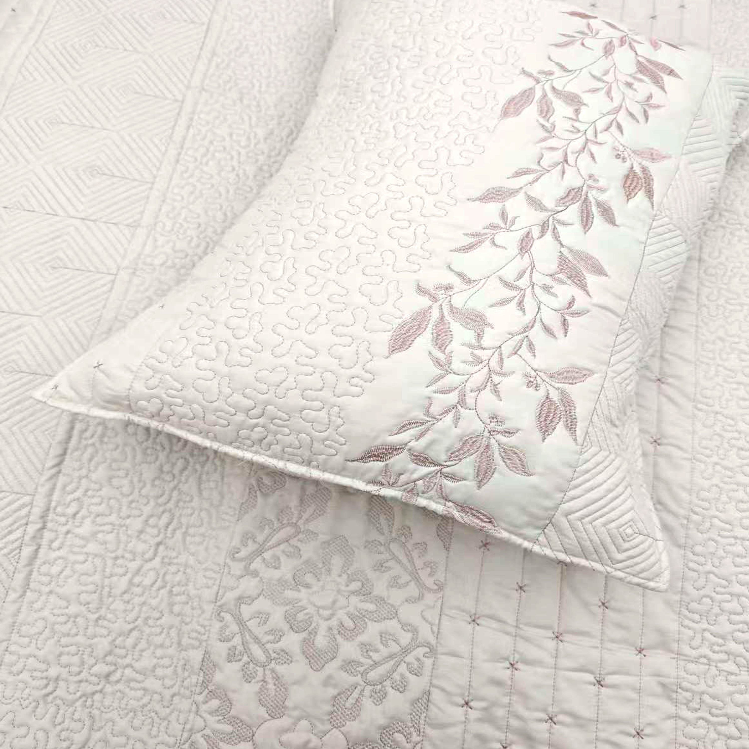 3 Piece Elegant Embroidered Quilt Set – Textured Floral & Geometric Bedspread