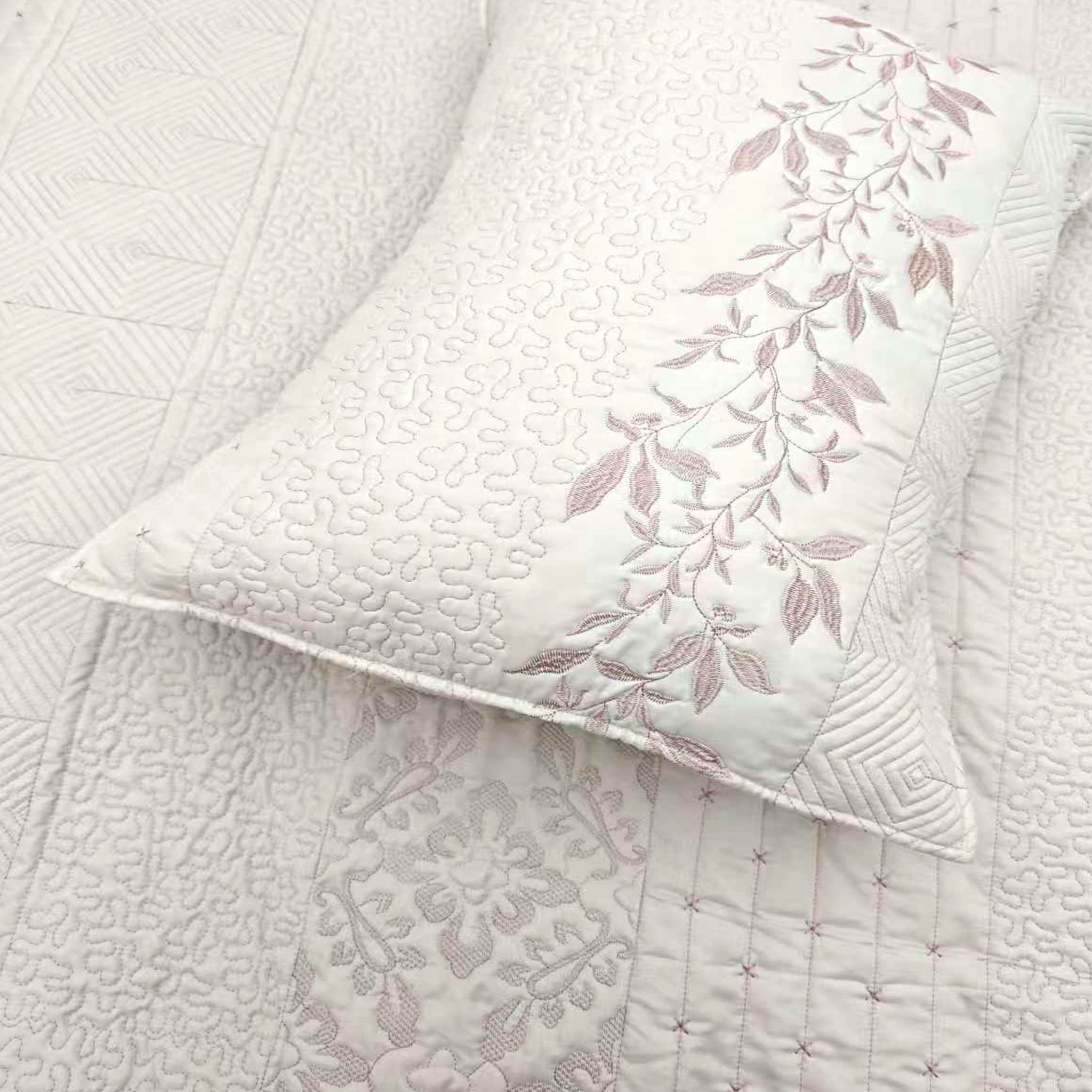3-Piece Embroidered Quilt Set – Elegant Bedspread with Textured Floral & Geometric Patterns