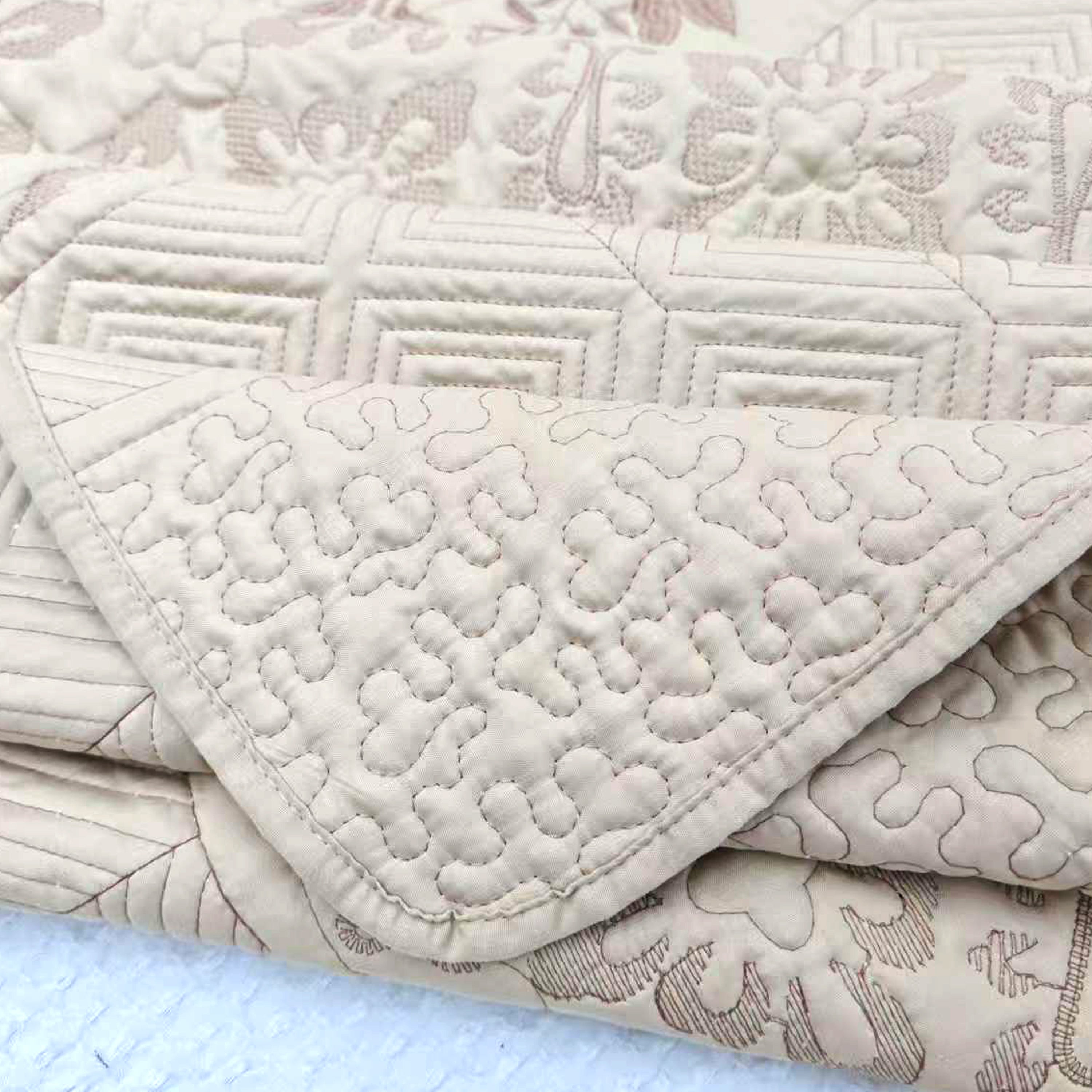 3 Piece Elegant Embroidered Quilt Set – Textured Floral & Geometric Bedspread