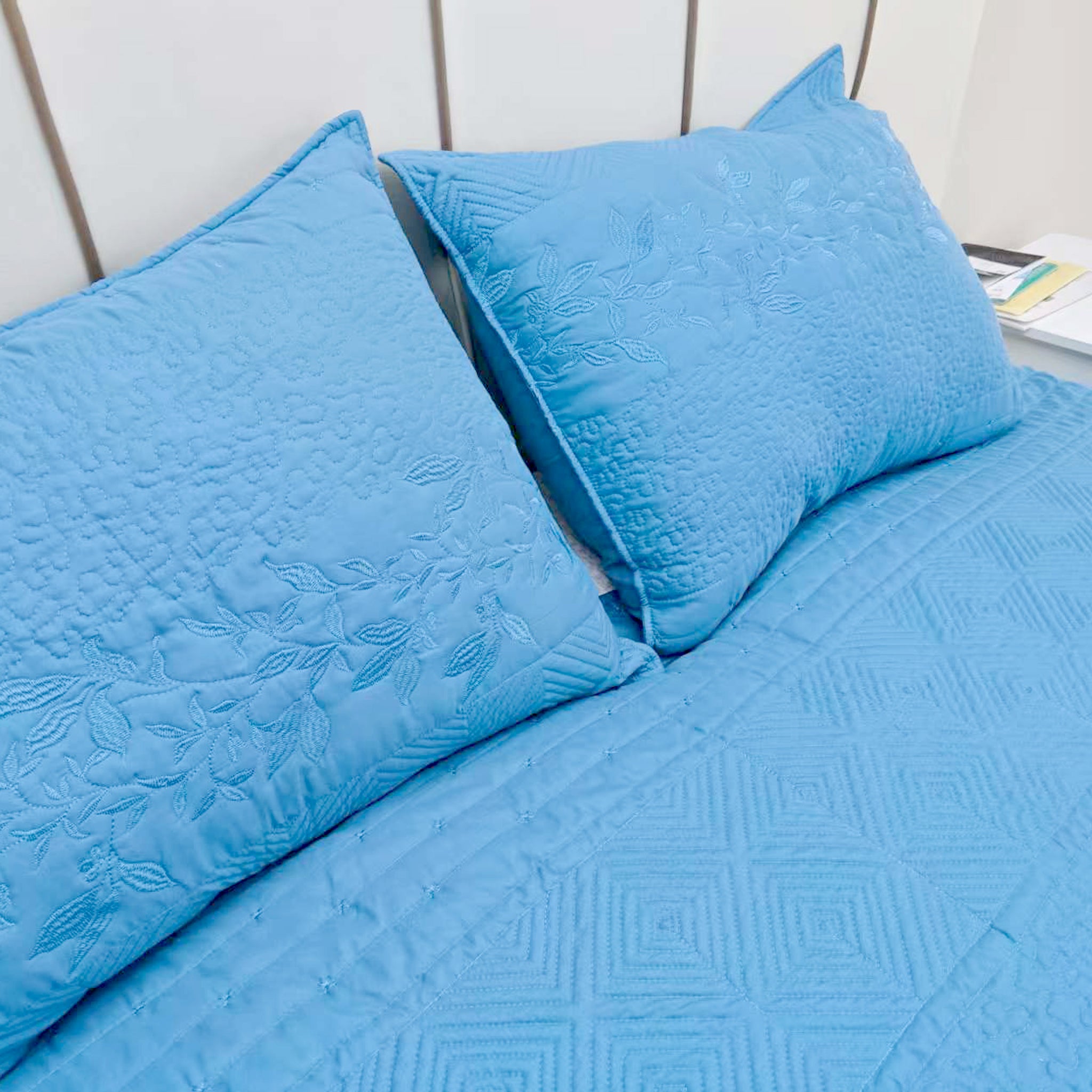 3-Piece Embroidered Quilt Set – Elegant Bedspread with Textured Floral & Geometric Patterns