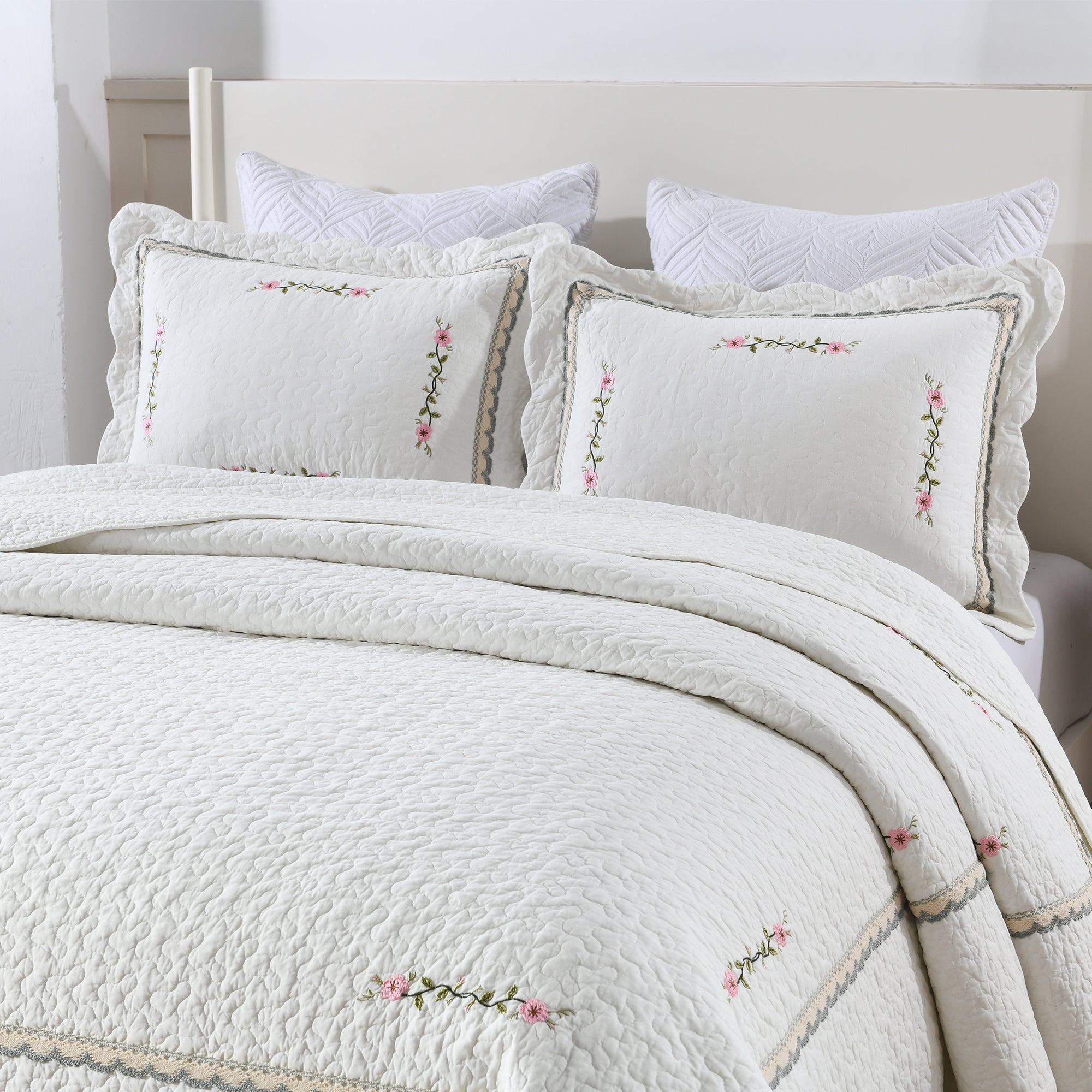 3 Piece 100% Cotton Quilt Set, Oversized Lightweight Embroidered Bedspread S98