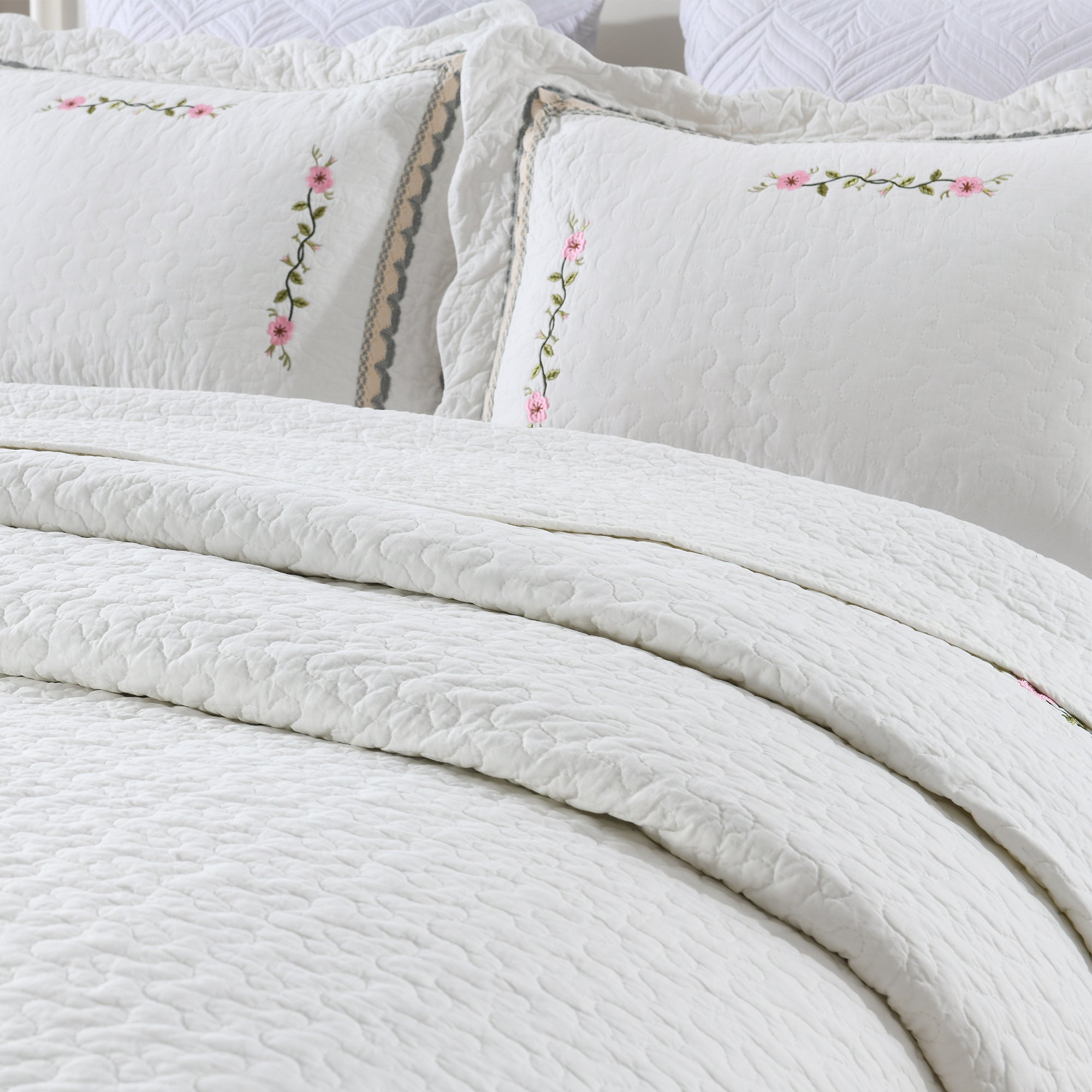3 Piece 100% Cotton Quilt Set, Oversized Lightweight Embroidered Bedspread S98
