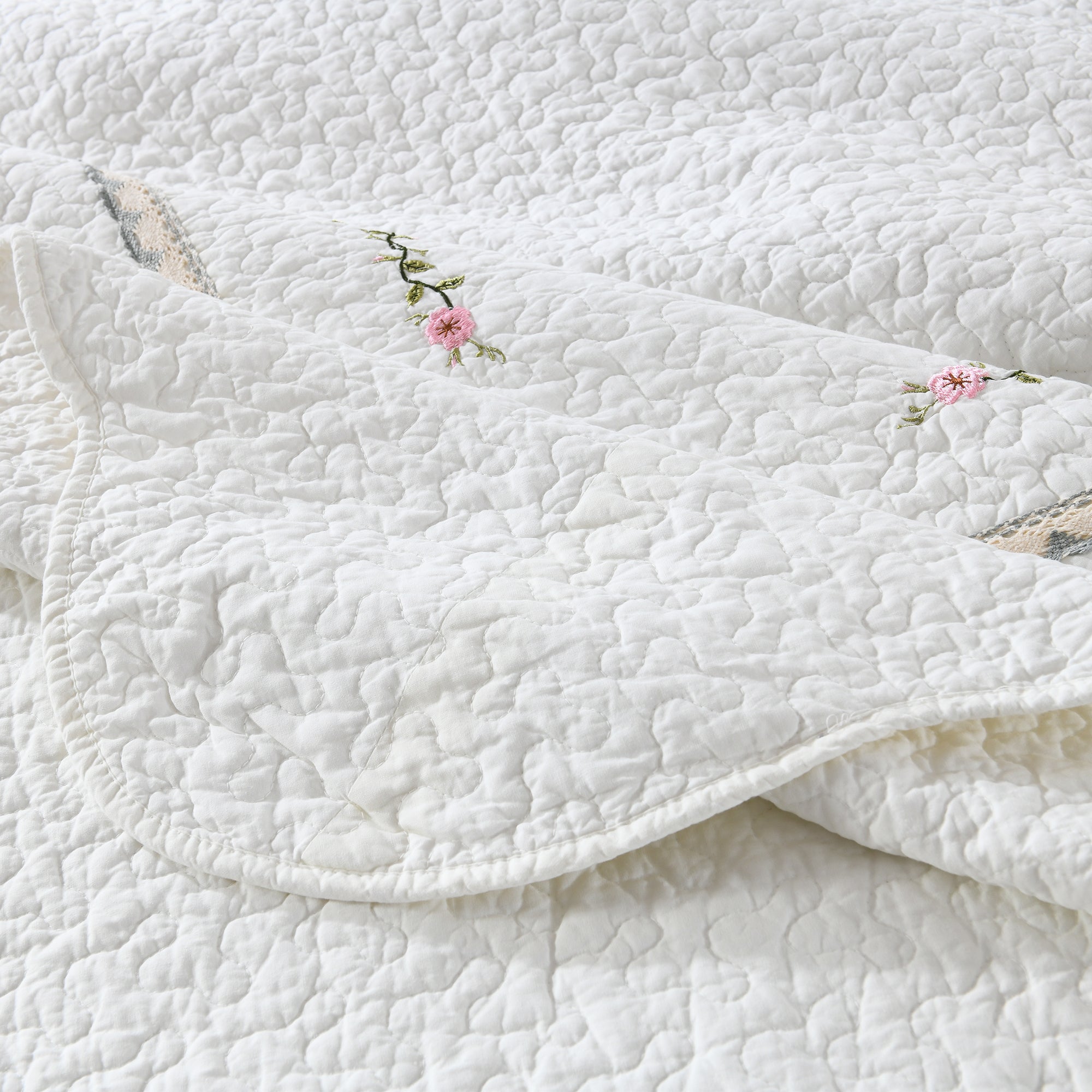 3 Piece 100% Cotton Quilt Set, Oversized Lightweight Embroidered Bedspread S98