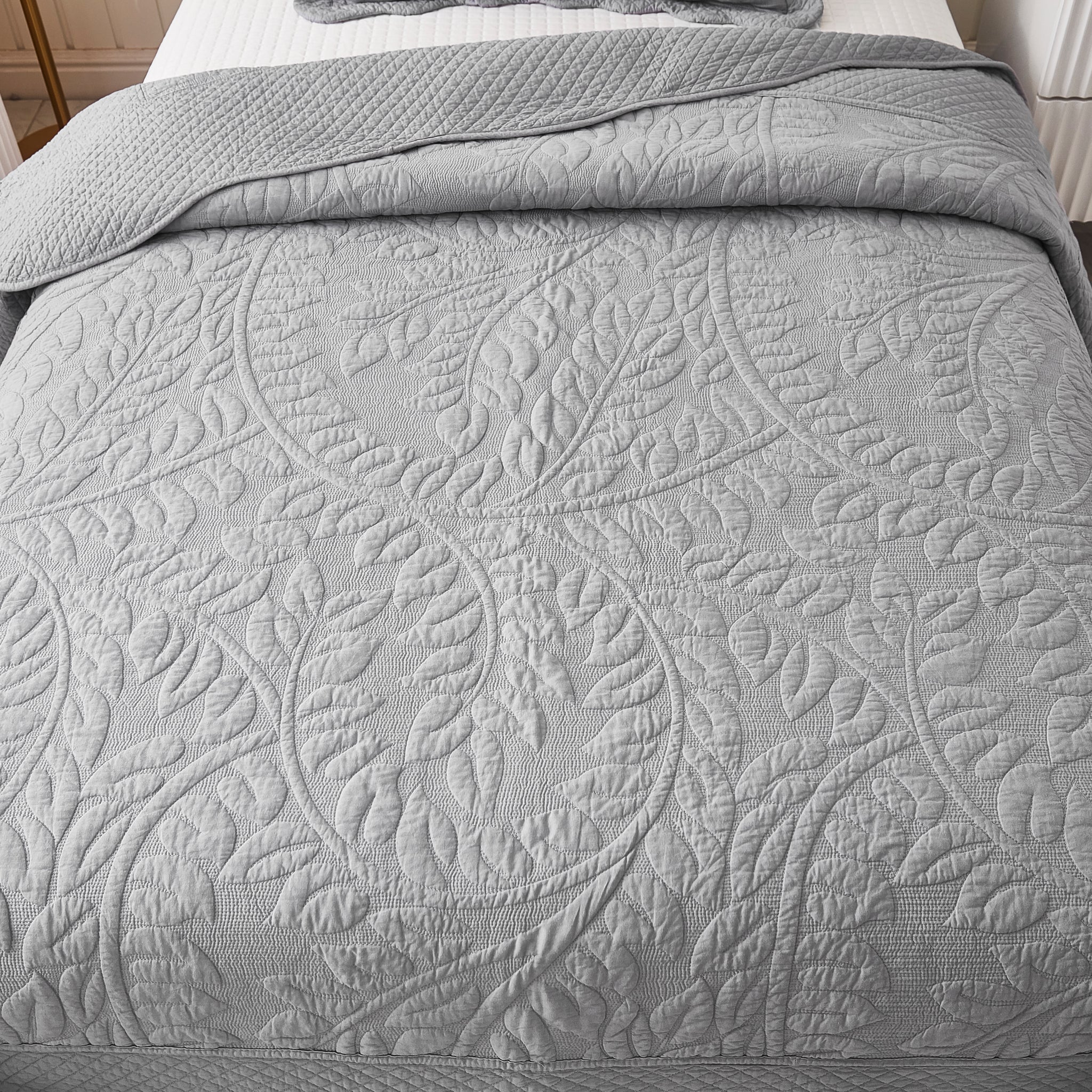 3-Piece 100% Cotton Oversized Bedspread Set Coverlet Set Lightweight Quilt Set Embroidery Farmhouse Bedding Set T