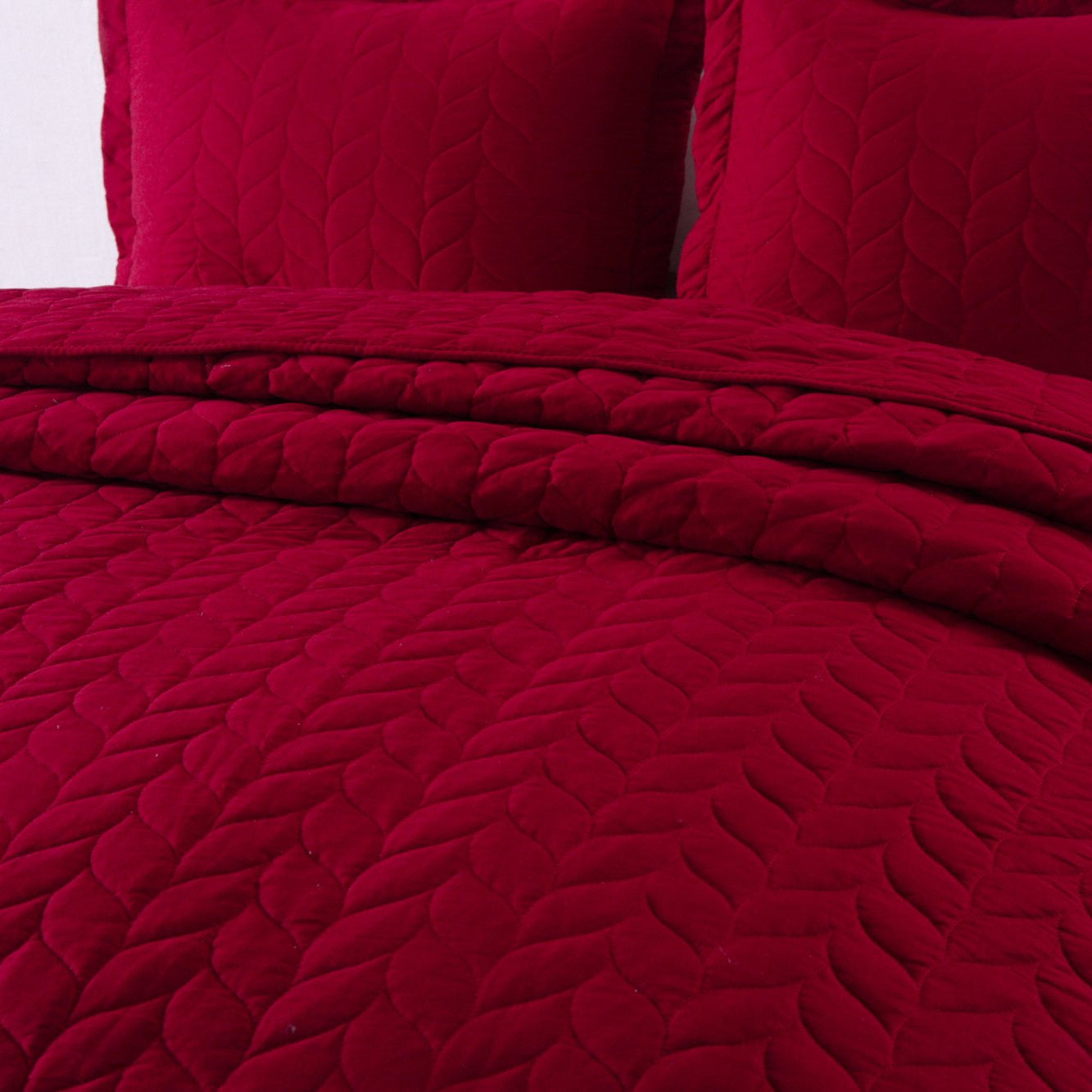 Solid Color Leaf Quilted 3 Piece Lightweight Quilt Bedspread Set