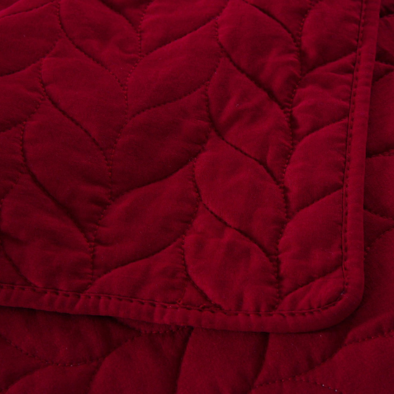 Solid Color Leaf Quilted 3 Piece Lightweight Quilt Bedspread Set