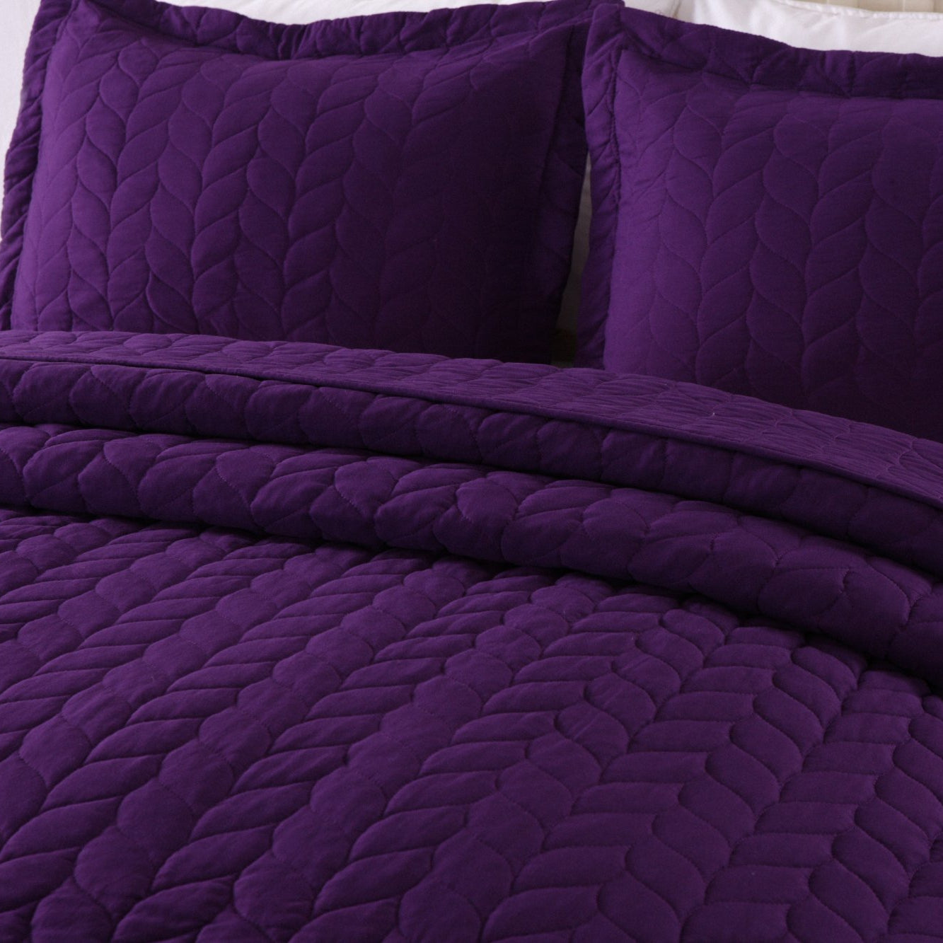 Solid Color Leaf Quilted 3 Piece Lightweight Quilt Bedspread Set