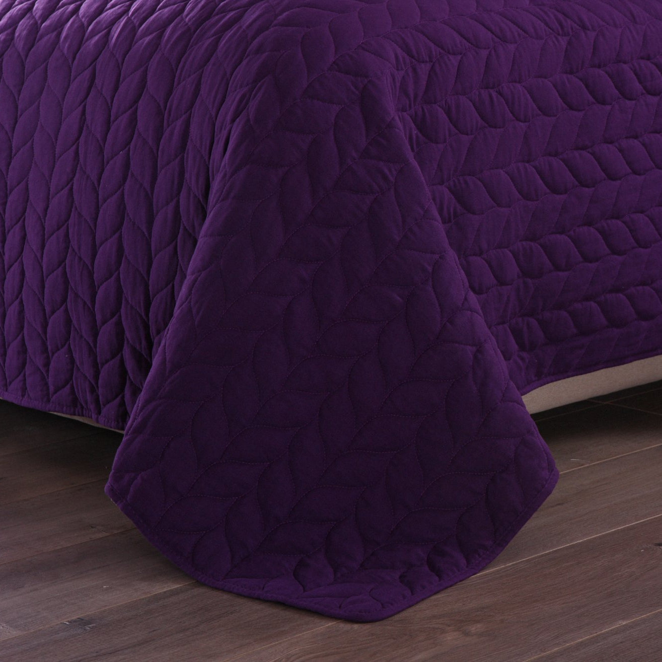 Solid Color Leaf Quilted 3 Piece Lightweight Quilt Bedspread Set