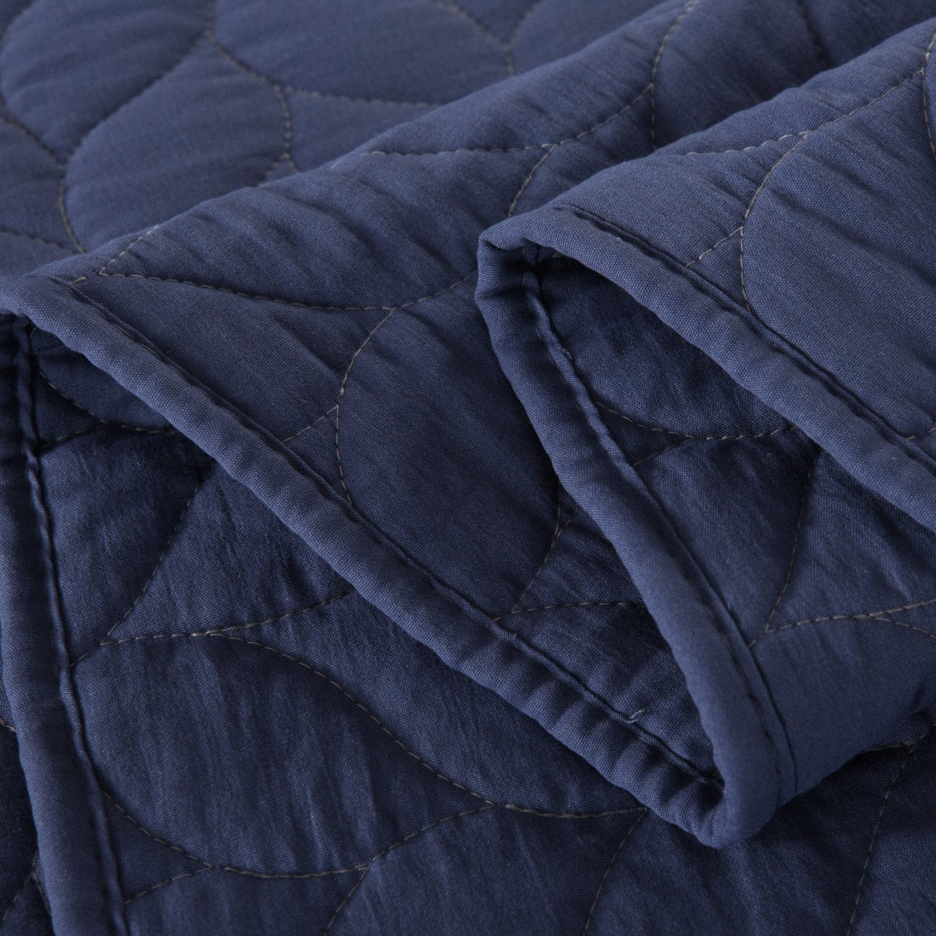 Solid Color Leaf Quilted 3 Piece Lightweight Quilt Bedspread Set