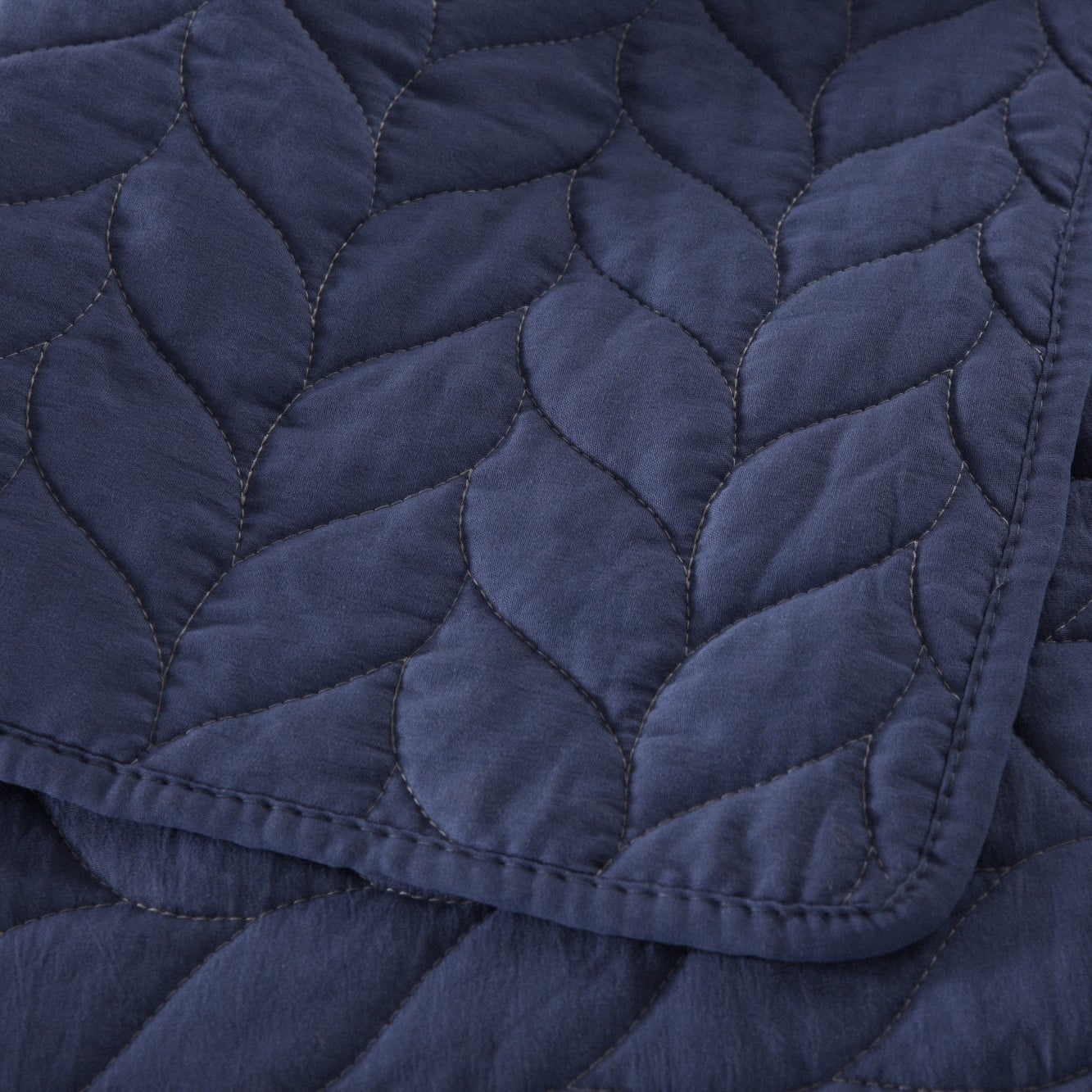 Solid Color Leaf Quilted 3 Piece Lightweight Quilt Bedspread Set