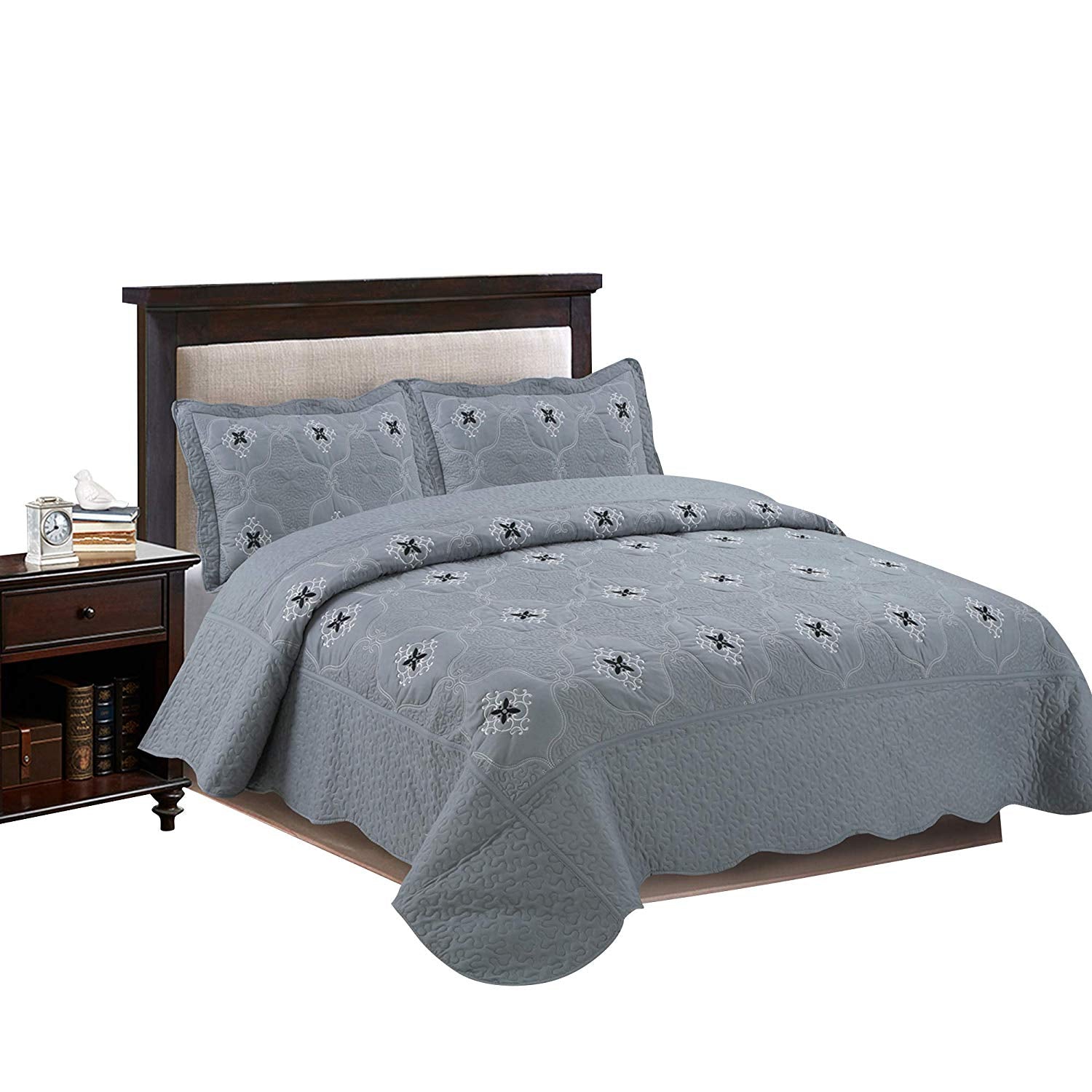 3 Piece Luxury Embroidered Quilt Set Oversized Bedspread