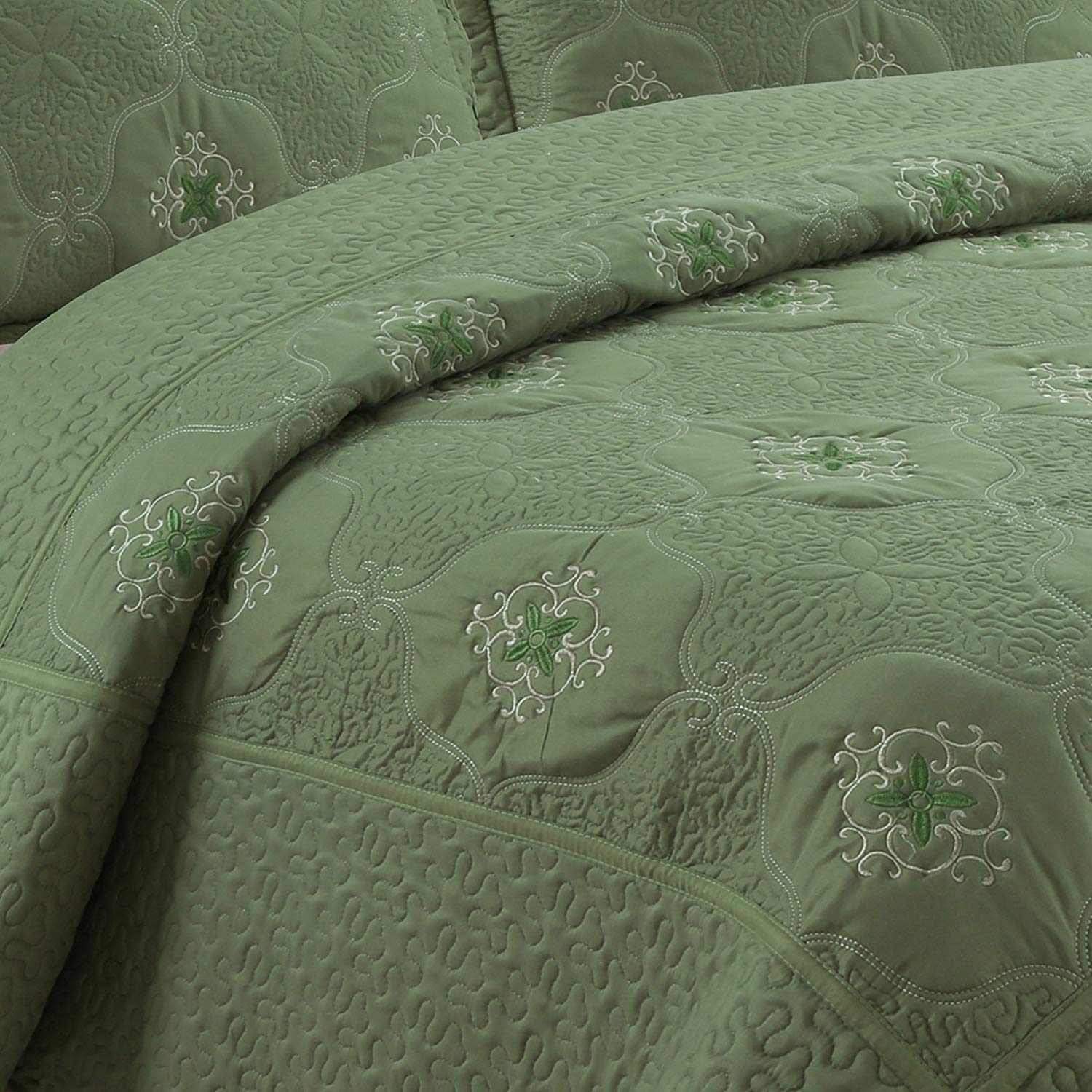3 Piece Luxury Embroidered Quilt Set Oversized Bedspread