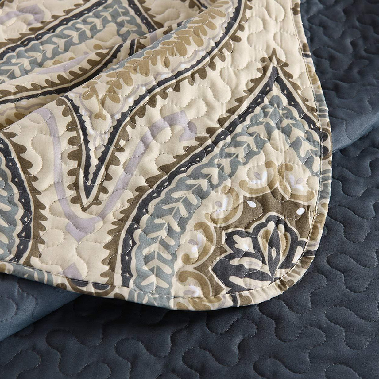 3 Piece Paisley Medallion Lightweight Quilt Bedspread Set A16