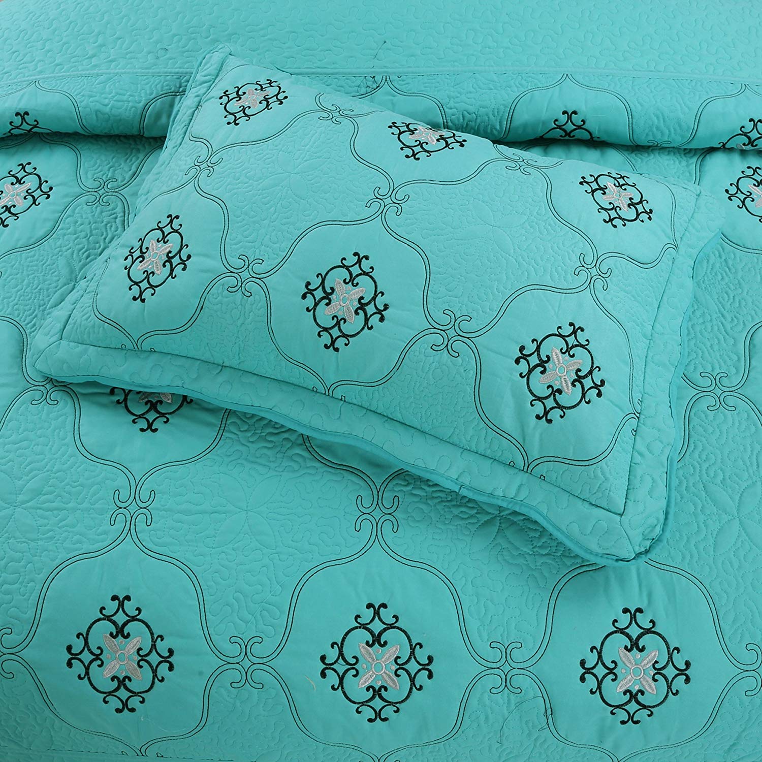 3 Piece Luxury Embroidered Quilt Set Oversized Bedspread