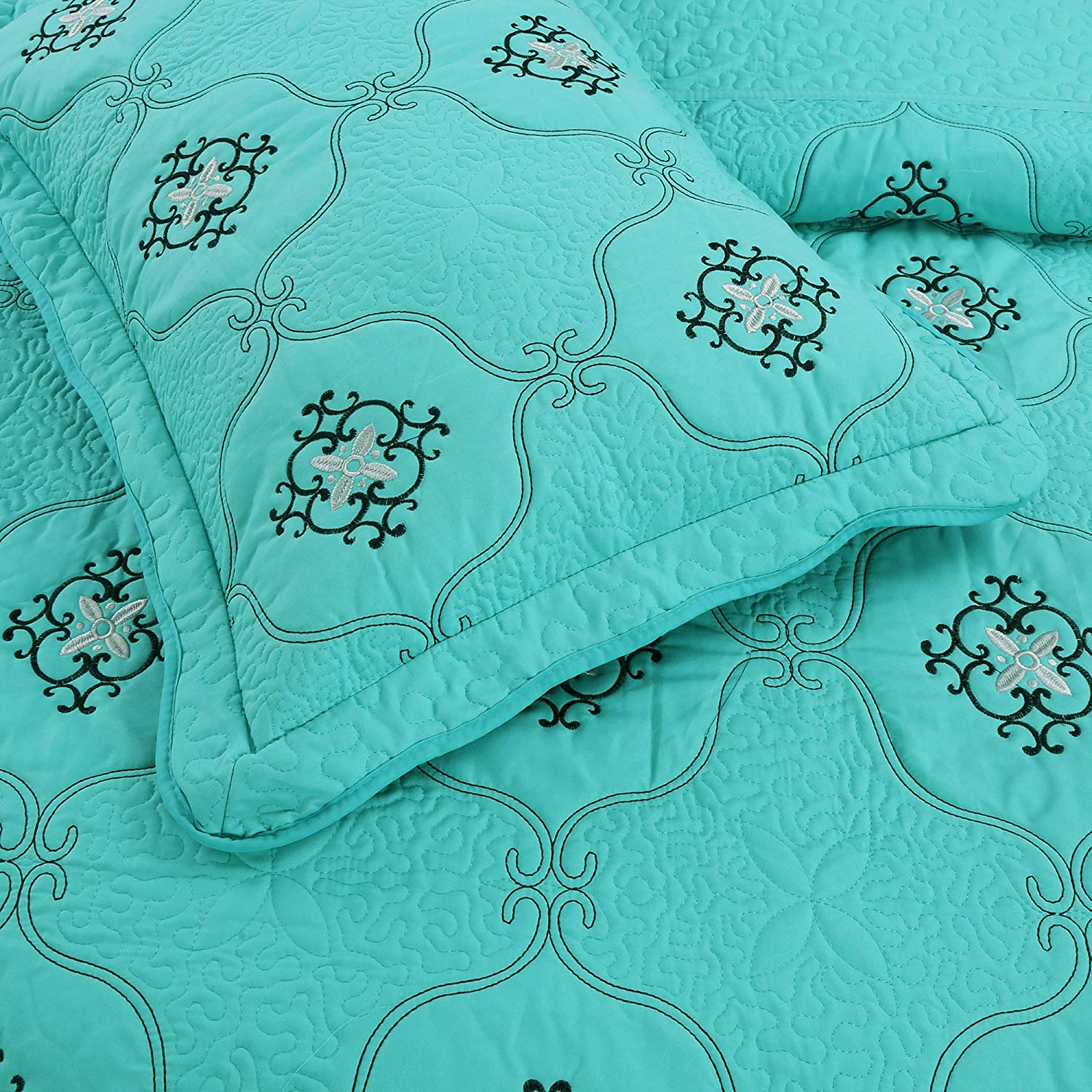 3 Piece Luxury Embroidered Quilt Set Oversized Bedspread