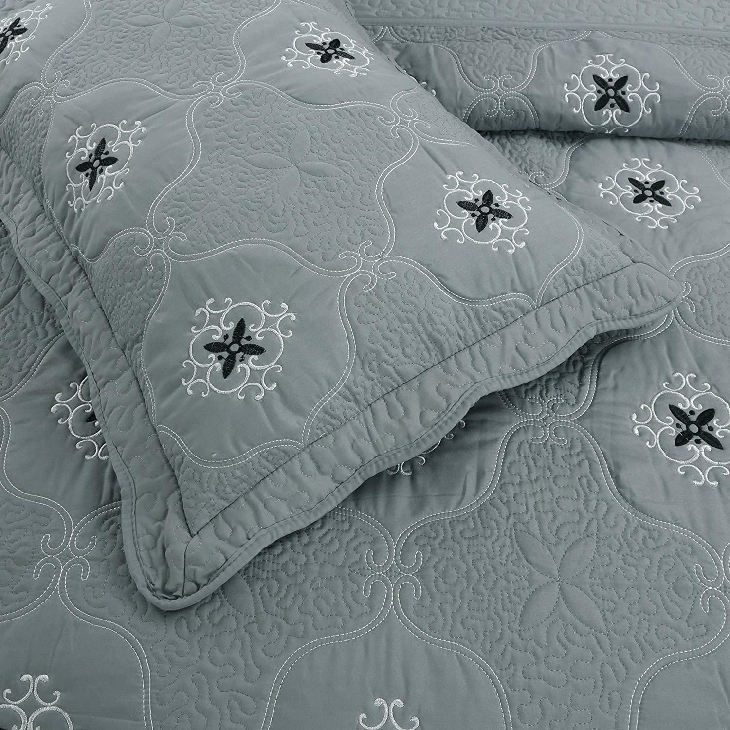 3 Piece Luxury Embroidered Quilt Set Oversized Bedspread