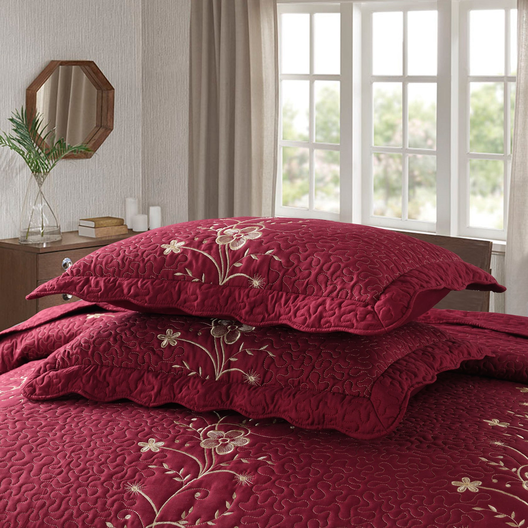 3 Piece Embroidered Quilt Set, Lightweight Bedspread Lapaz