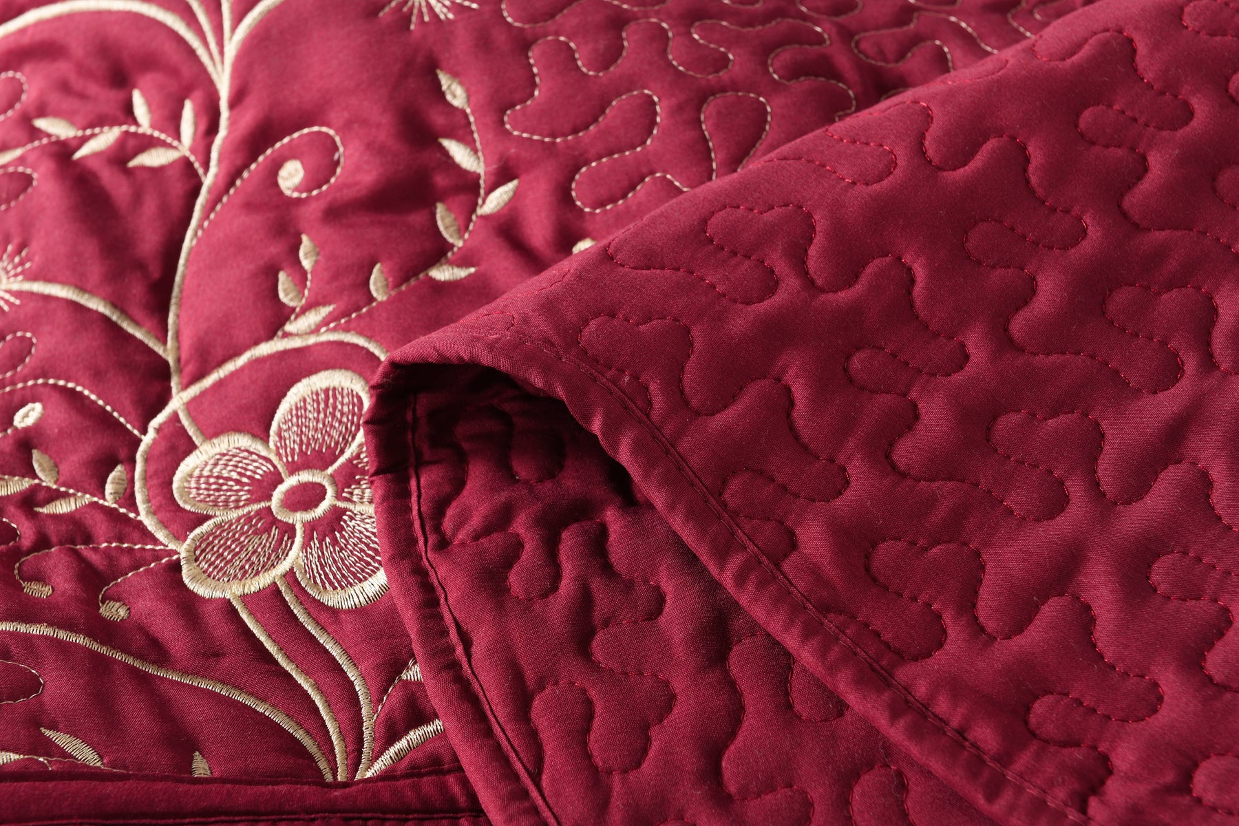 3 Piece Embroidered Quilt Set, Lightweight Bedspread Lapaz