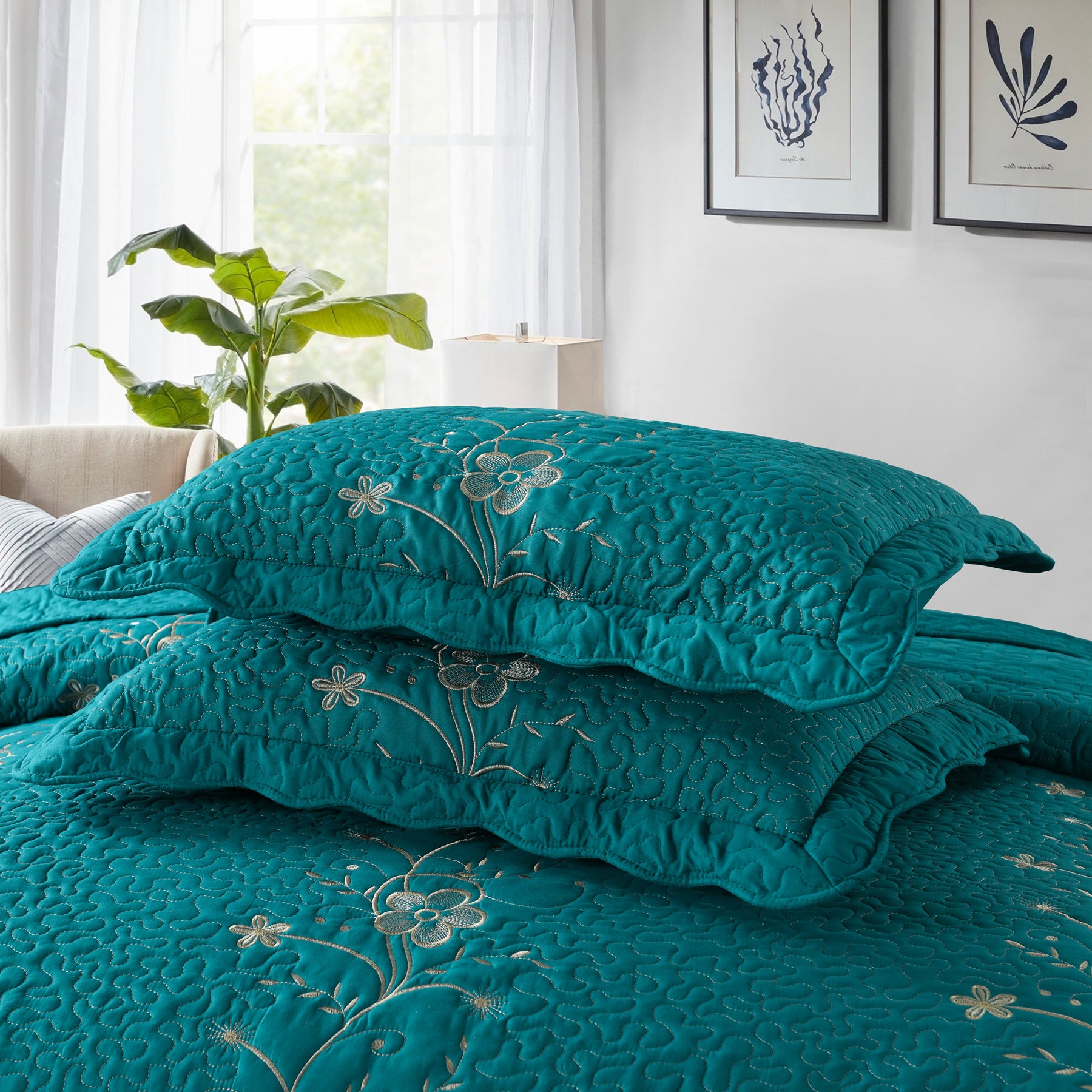 3 Piece Embroidered Quilt Set, Lightweight Bedspread Lapaz