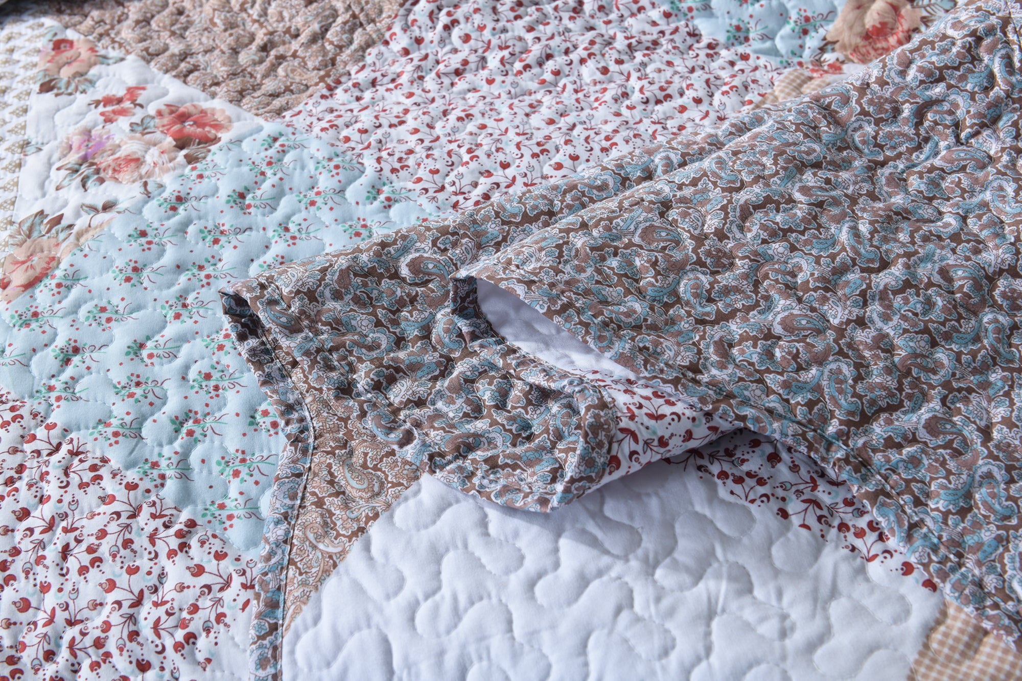 3 Piece Vintage Floral Patchwork Quilt Set – Lightweight Printed Bedspread B75